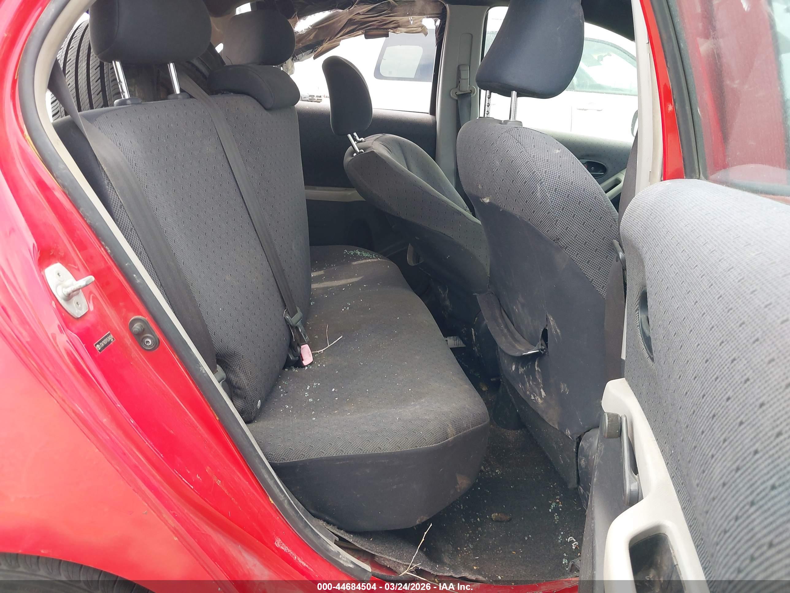 TOYOTA YARIS image 8