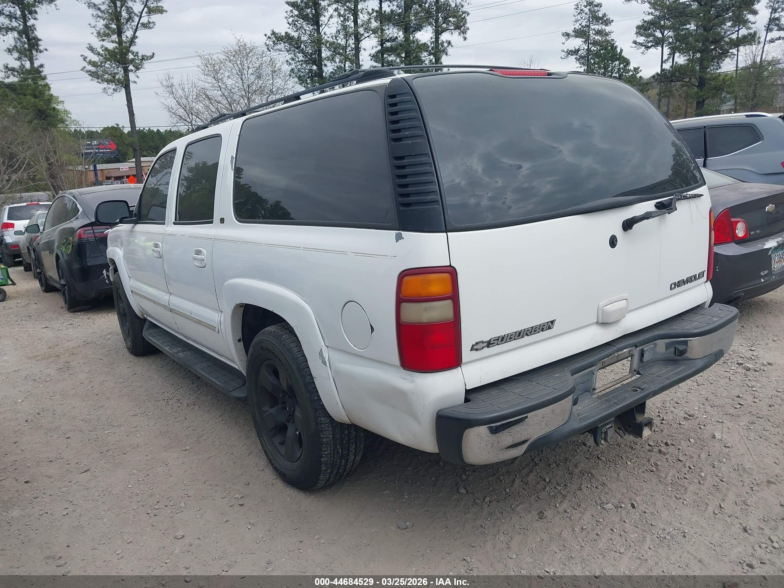 CHEVROLET SUBURBAN image 3