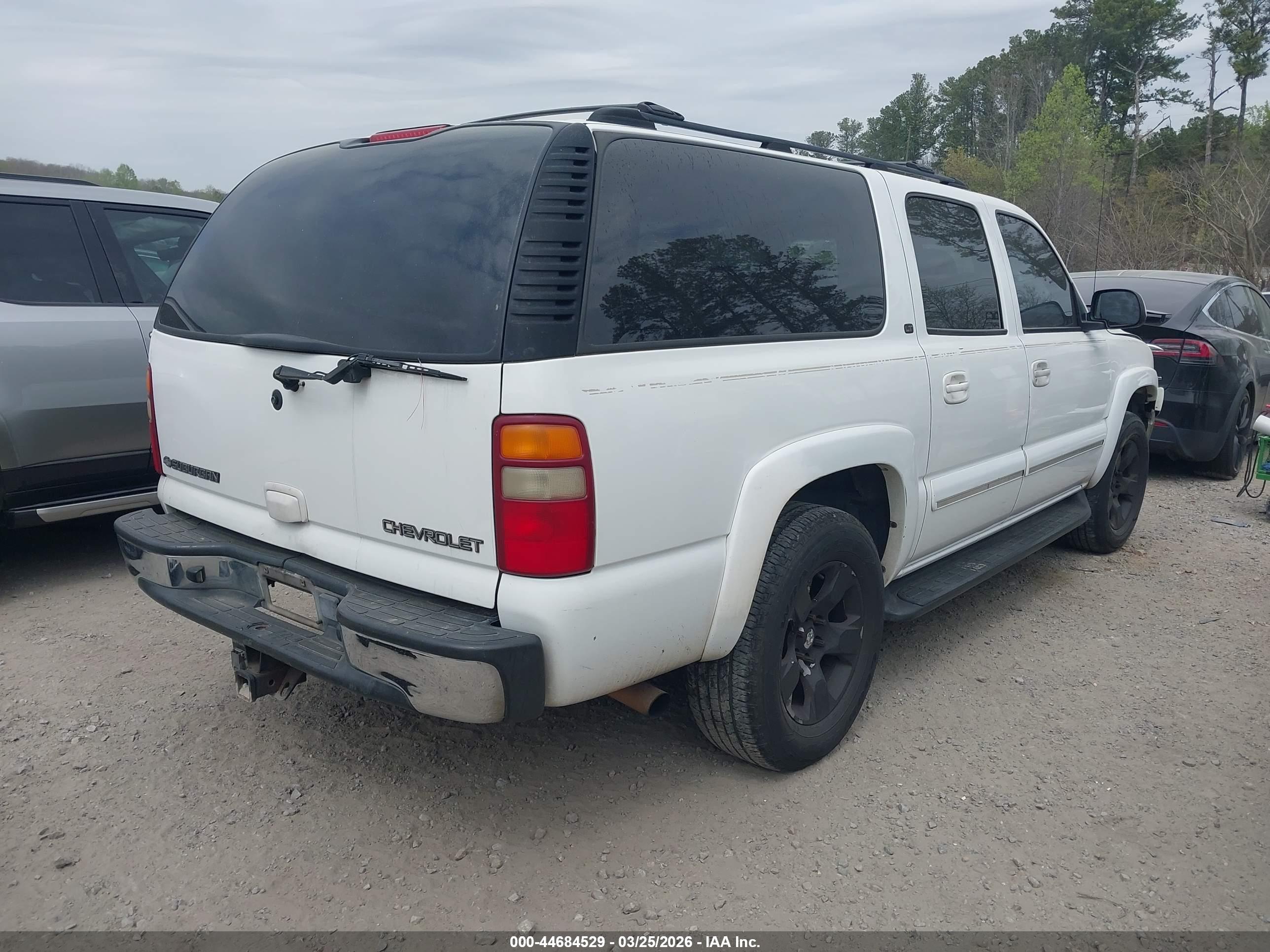 CHEVROLET SUBURBAN image 4
