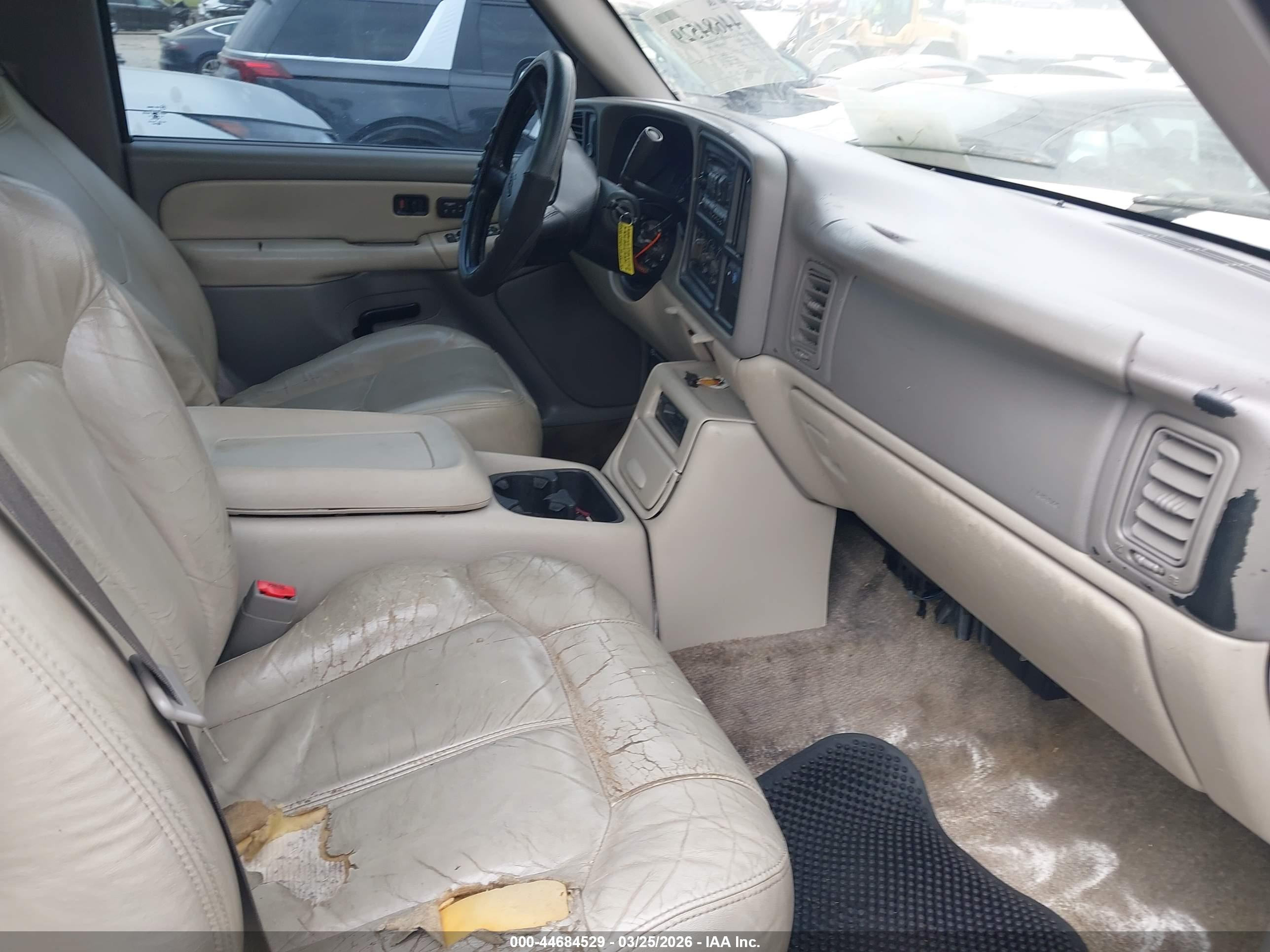 CHEVROLET SUBURBAN image 5