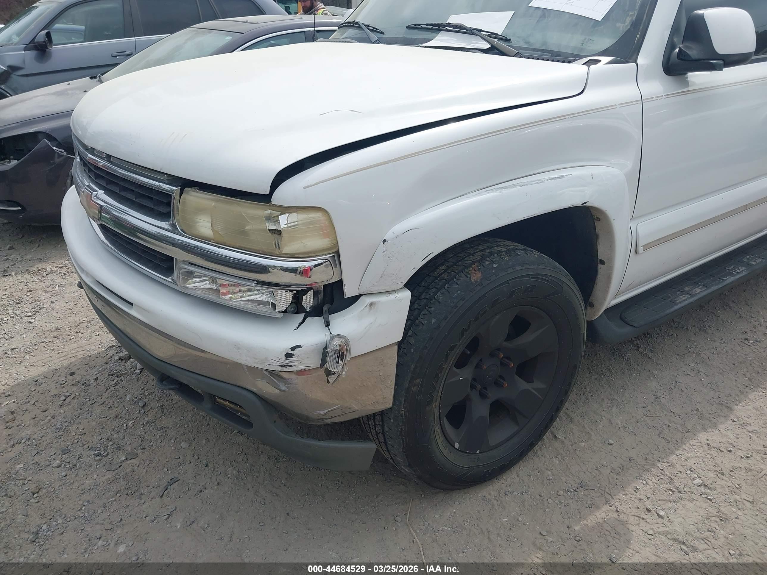 CHEVROLET SUBURBAN image 6