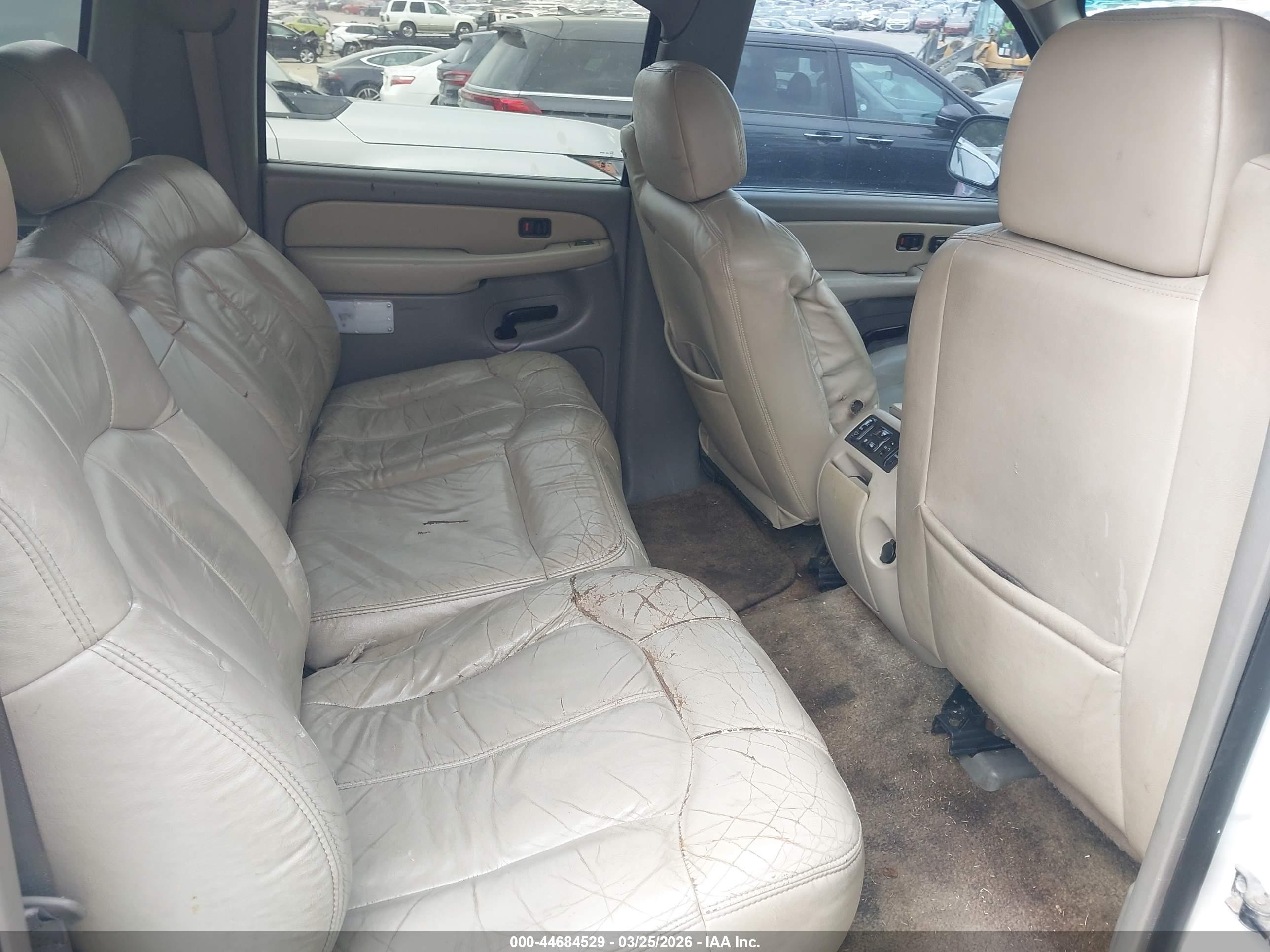 CHEVROLET SUBURBAN image 8