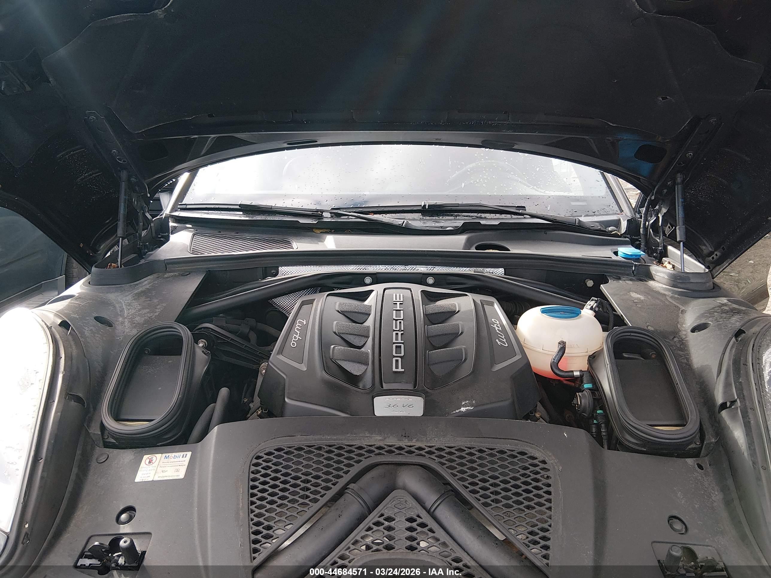 PORSCHE MACAN image 10