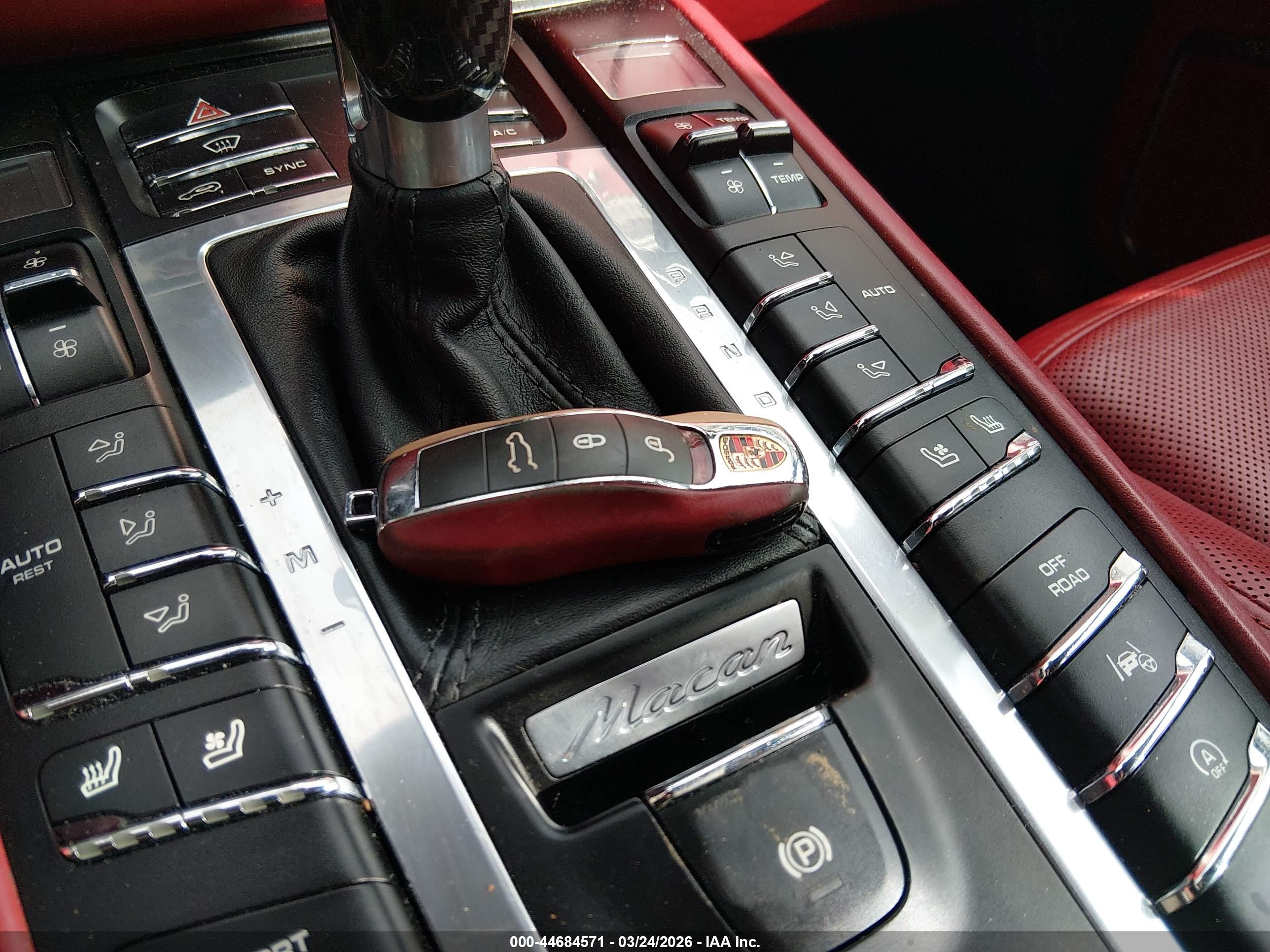 PORSCHE MACAN image 11