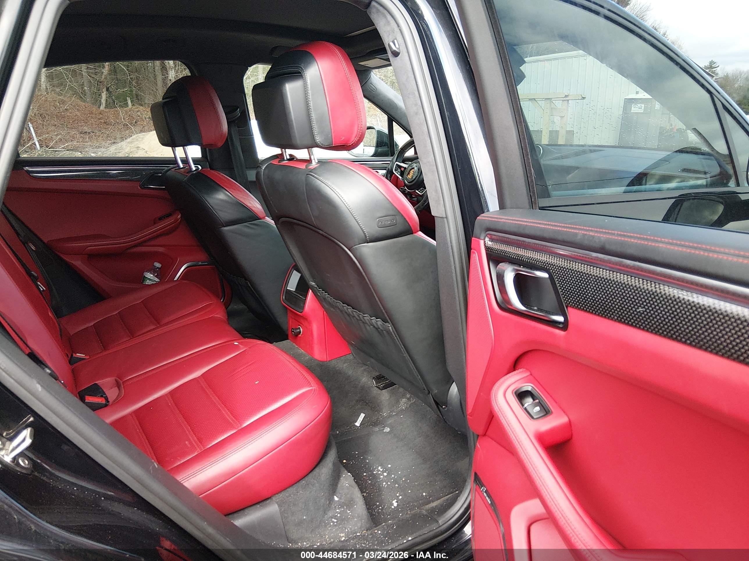 PORSCHE MACAN image 8