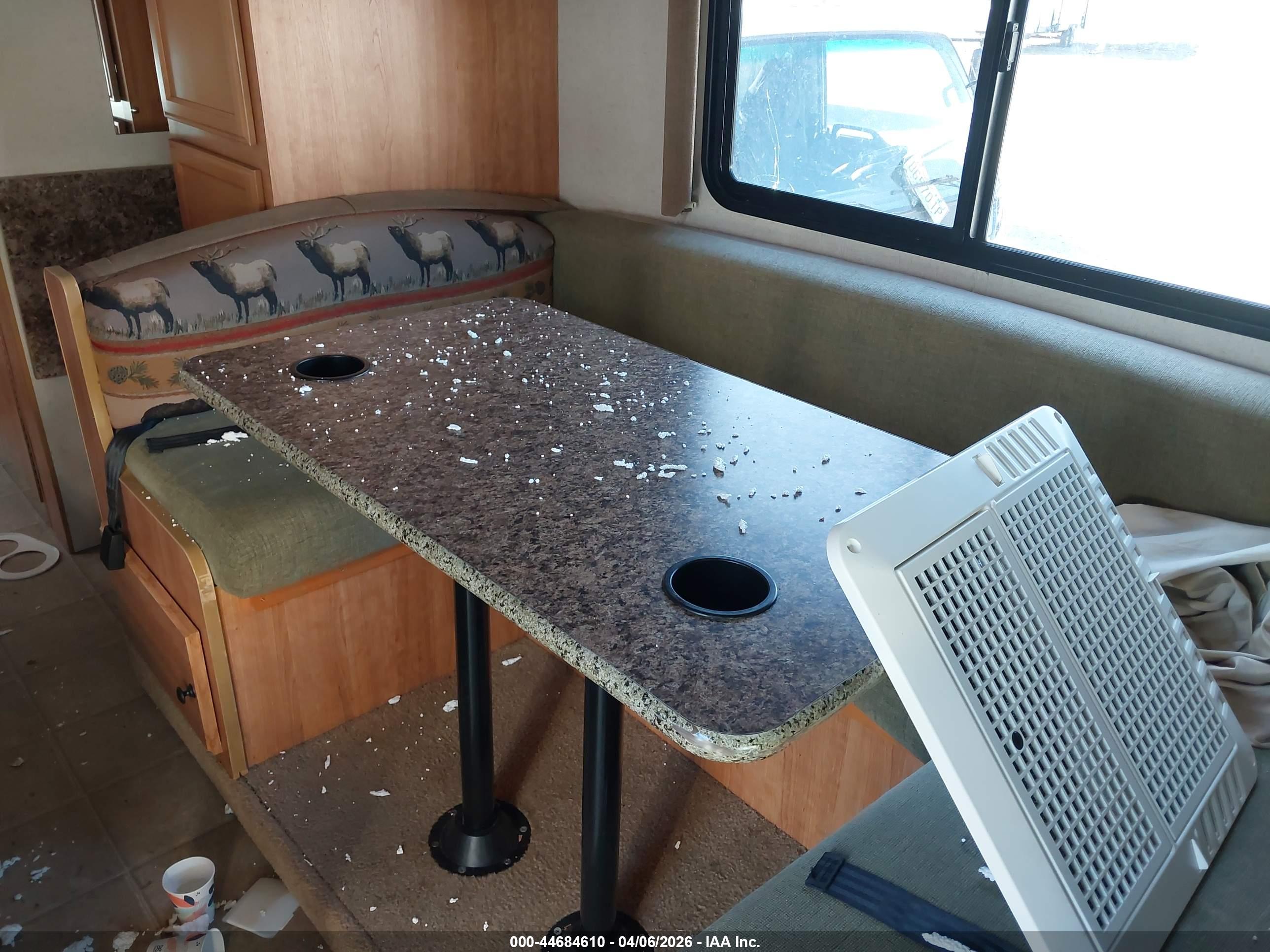 FORD E-450 image 8