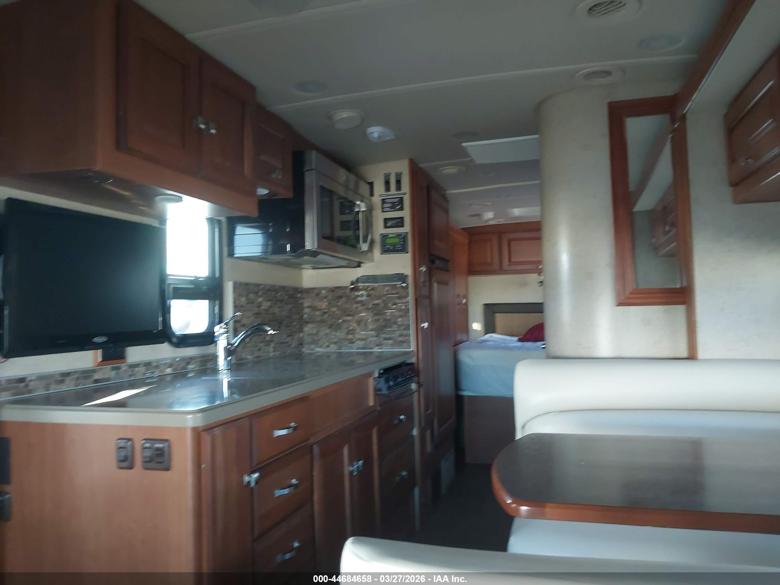 FORD E-450 image 7