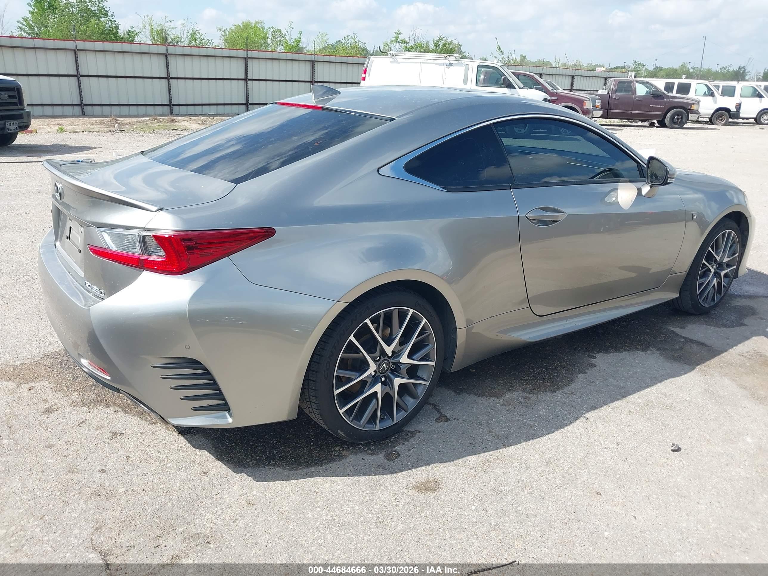 LEXUS RC image 4