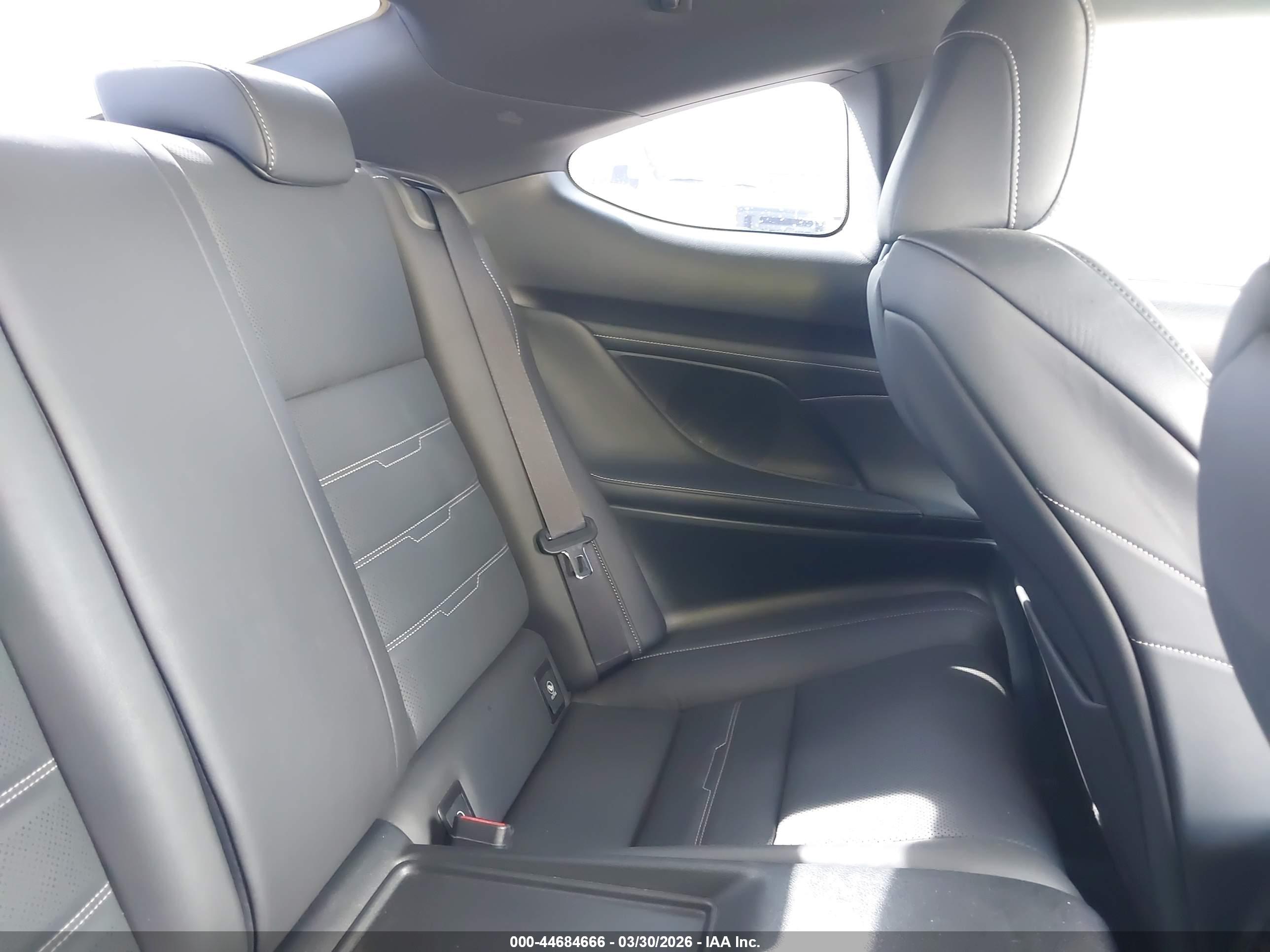 LEXUS RC image 8