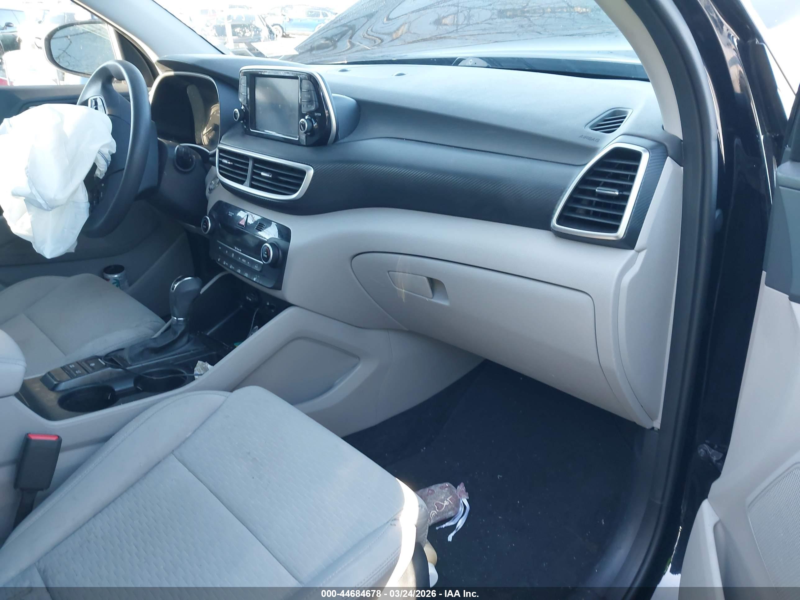 HYUNDAI TUCSON image 5