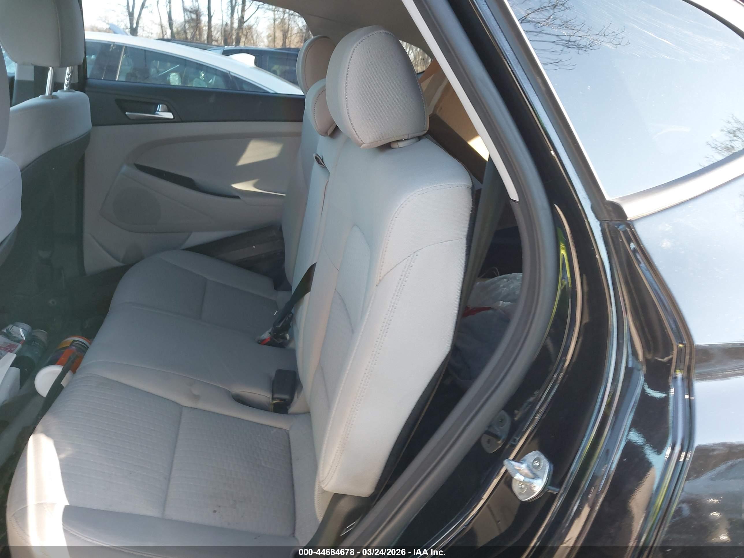 HYUNDAI TUCSON image 8