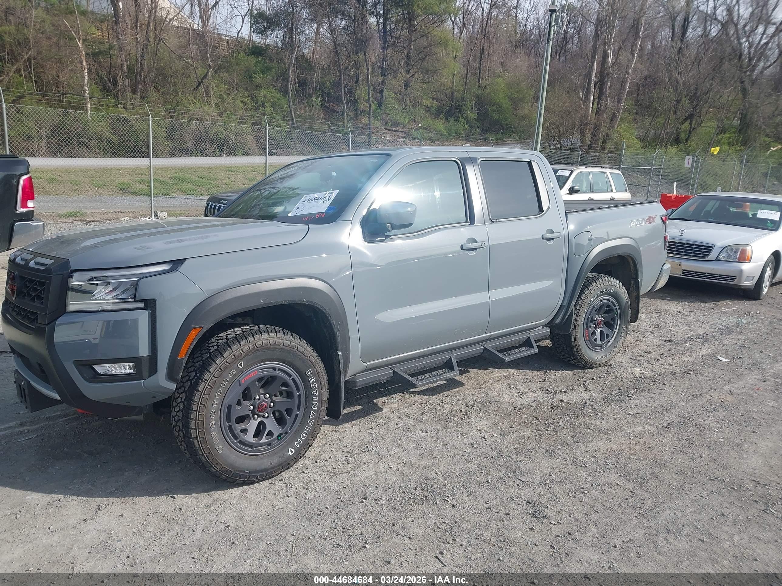 NISSAN FRONTIER image 2