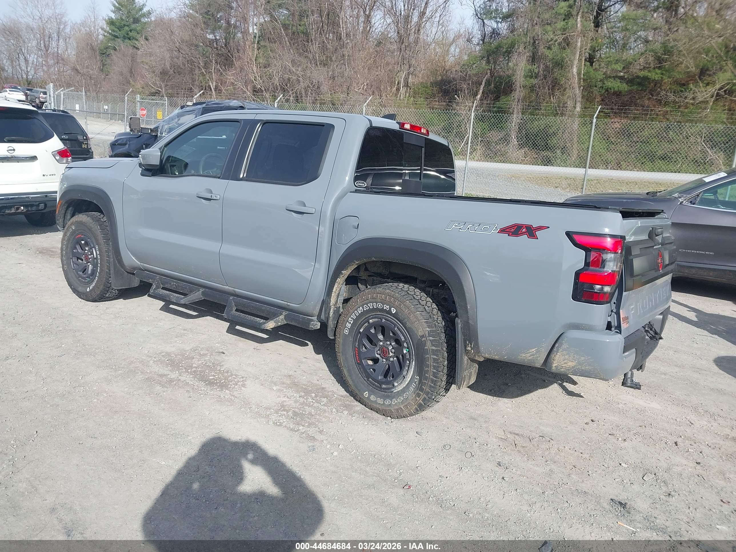 NISSAN FRONTIER image 3
