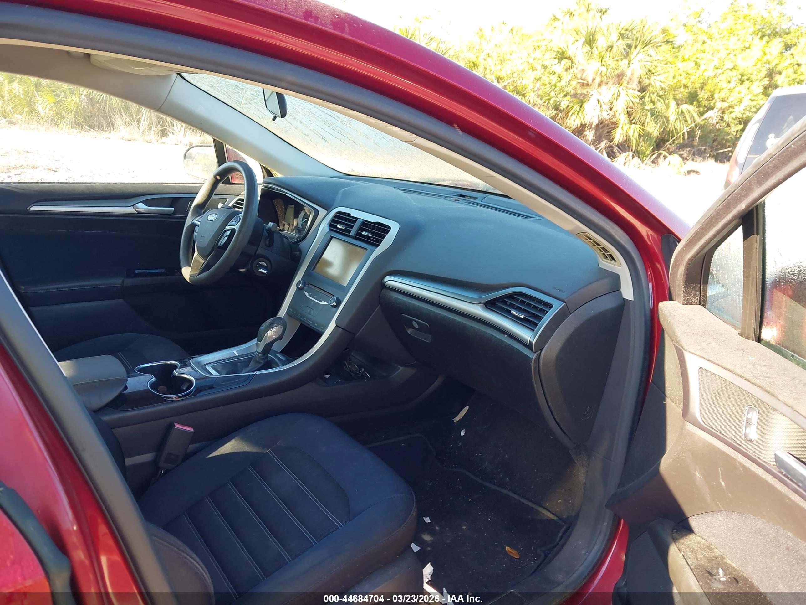 FORD FUSION image 5