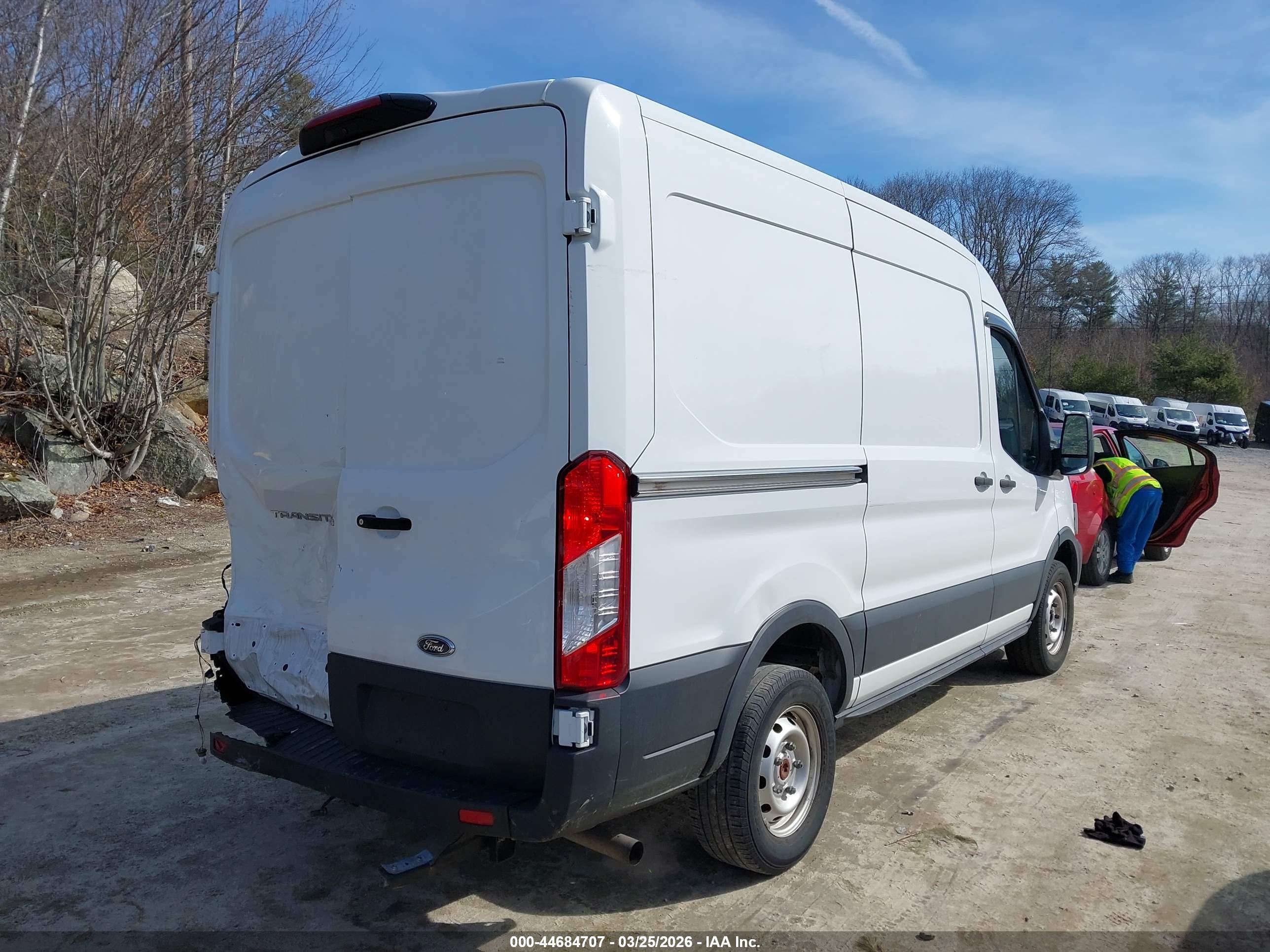 FORD TRANSIT-250 image 4