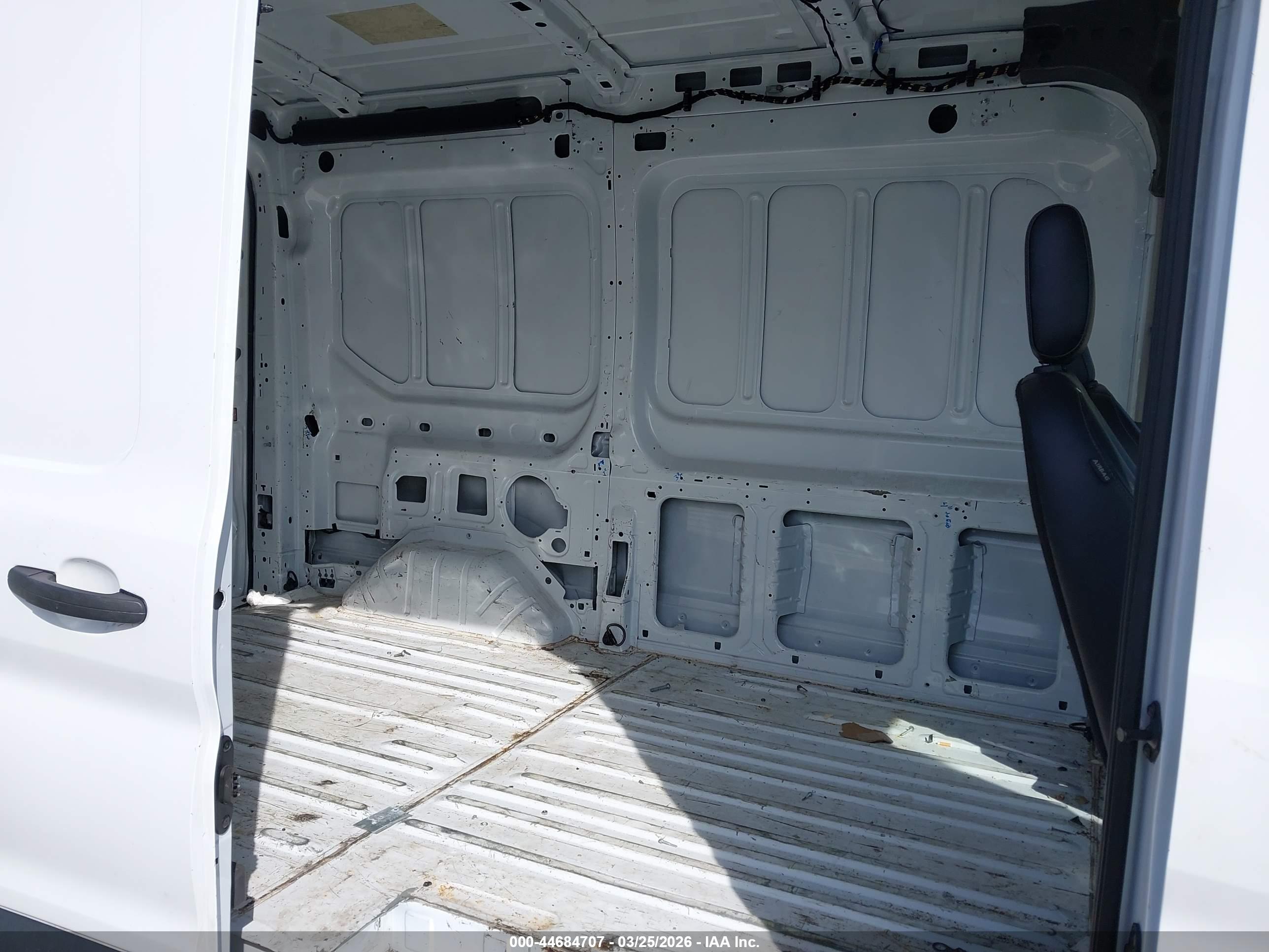 FORD TRANSIT-250 image 8