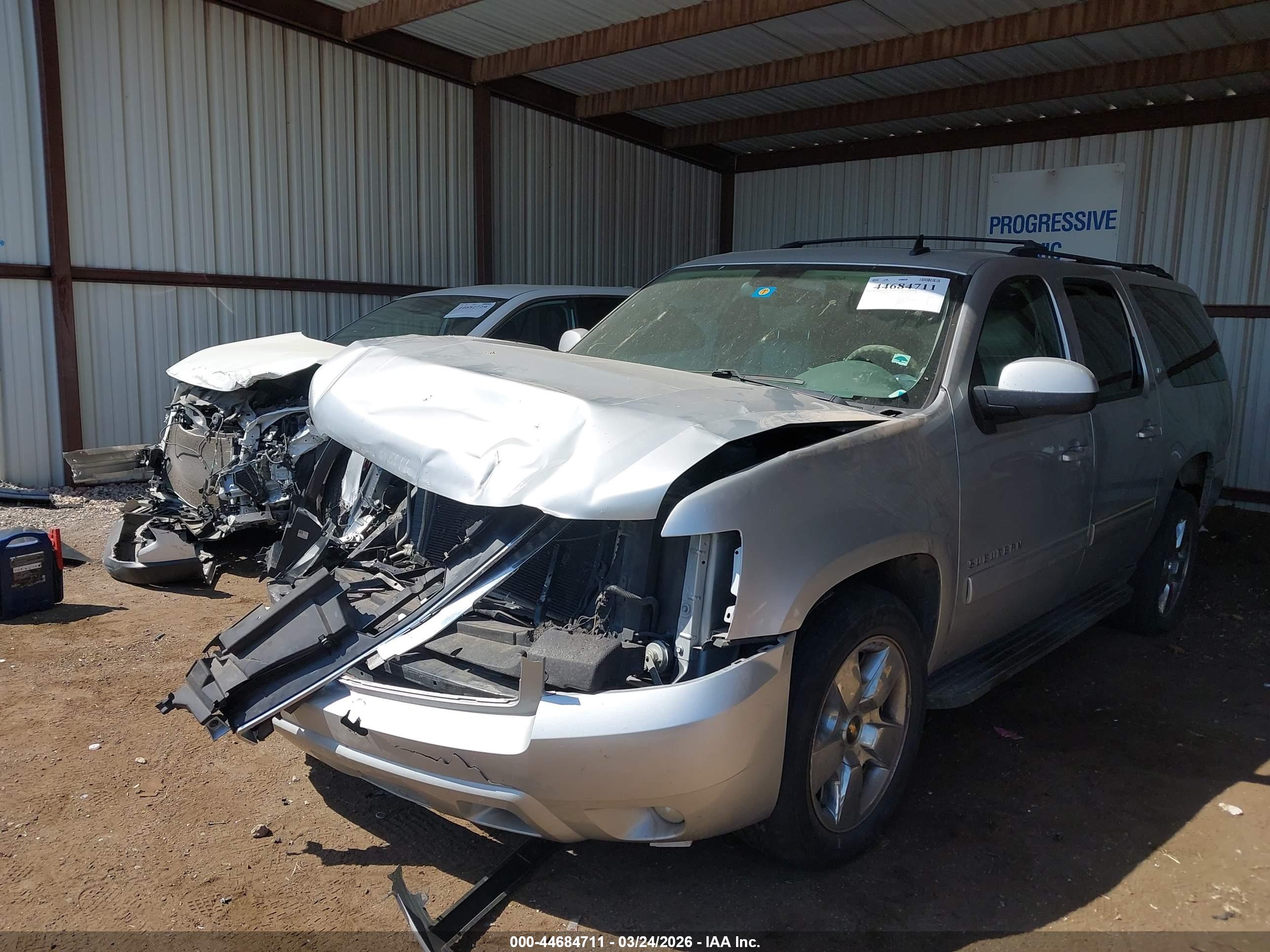 CHEVROLET SUBURBAN image 2