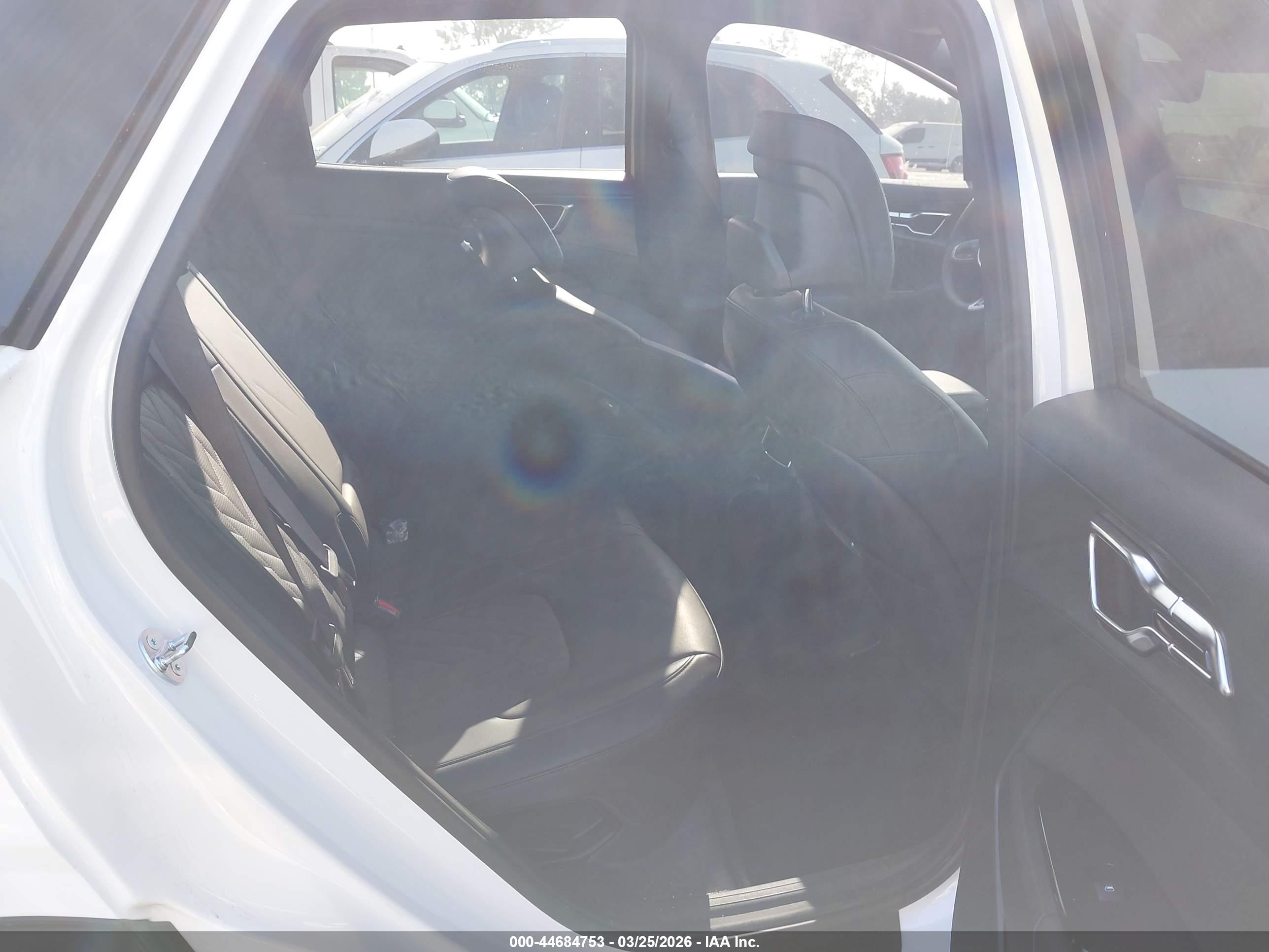 KIA SPORTAGE image 8