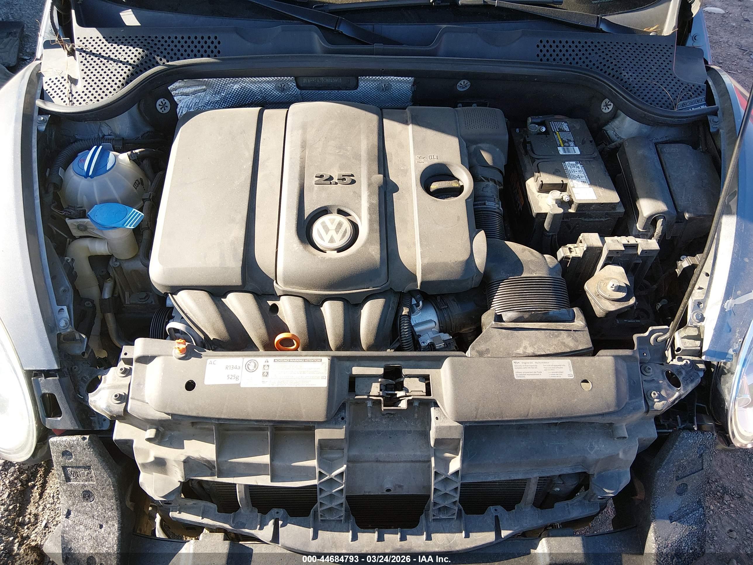 VOLKSWAGEN BEETLE image 10