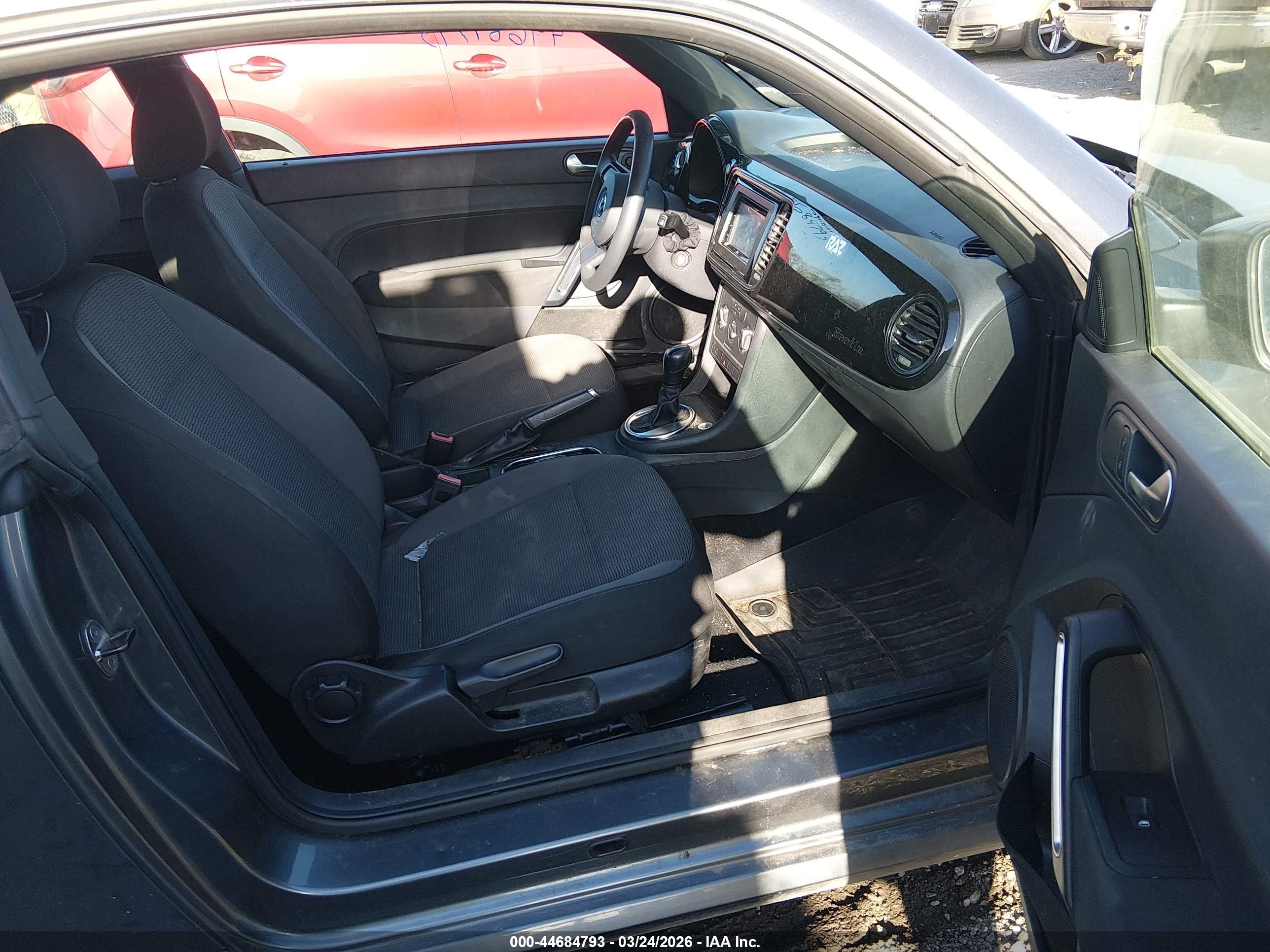 VOLKSWAGEN BEETLE image 5