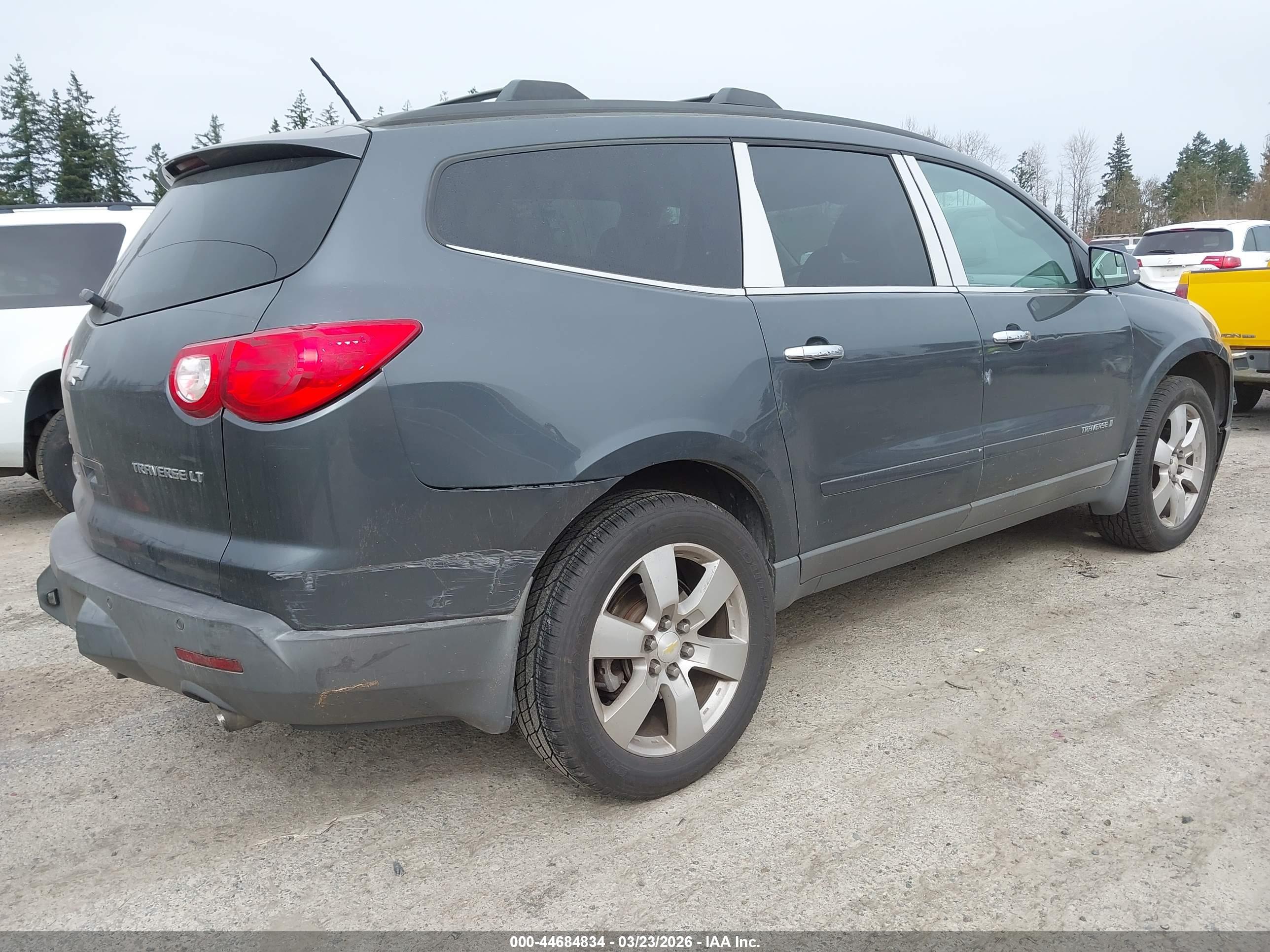 CHEVROLET TRAVERSE image 4