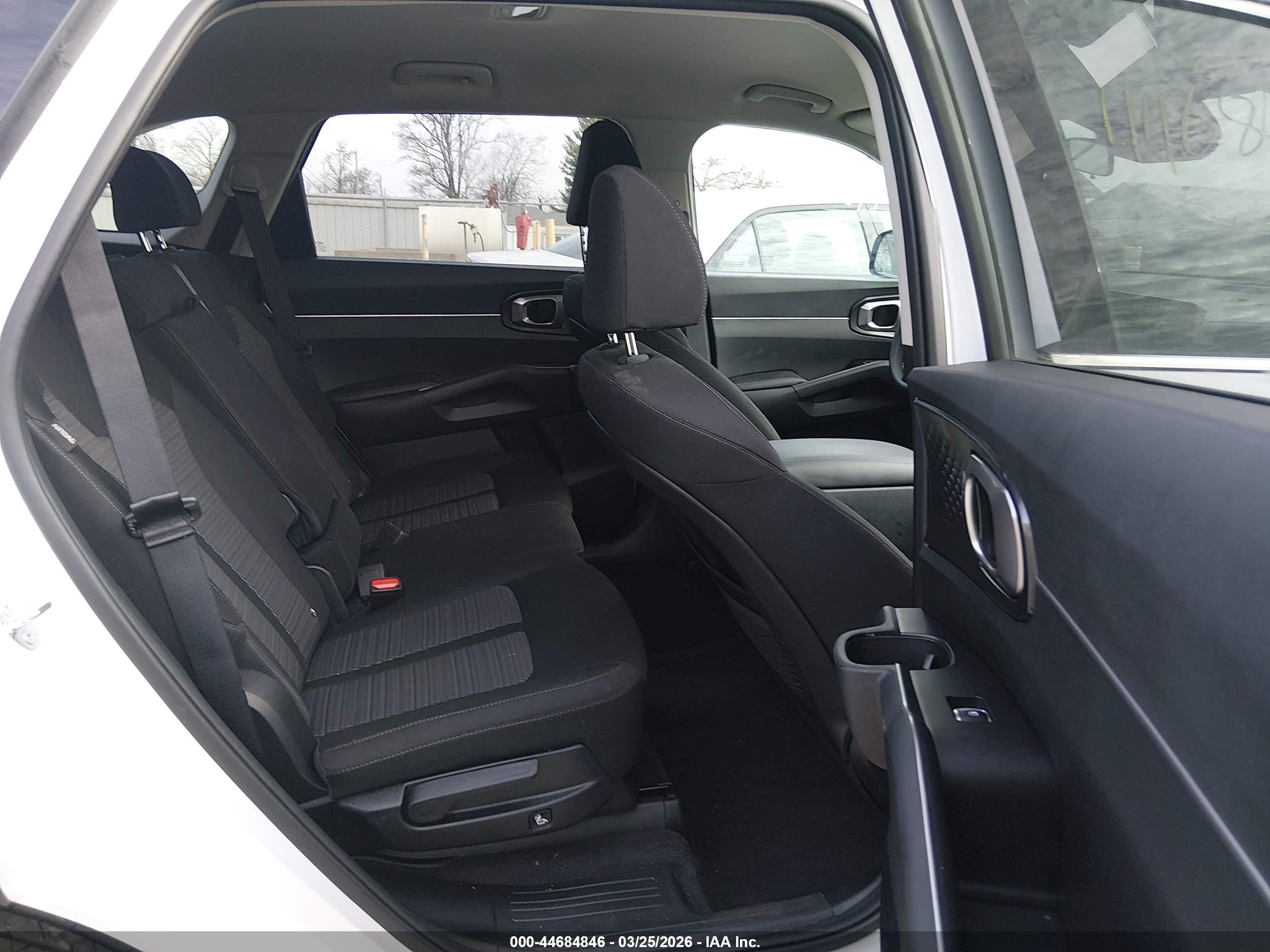 KIA SORENTO image 8