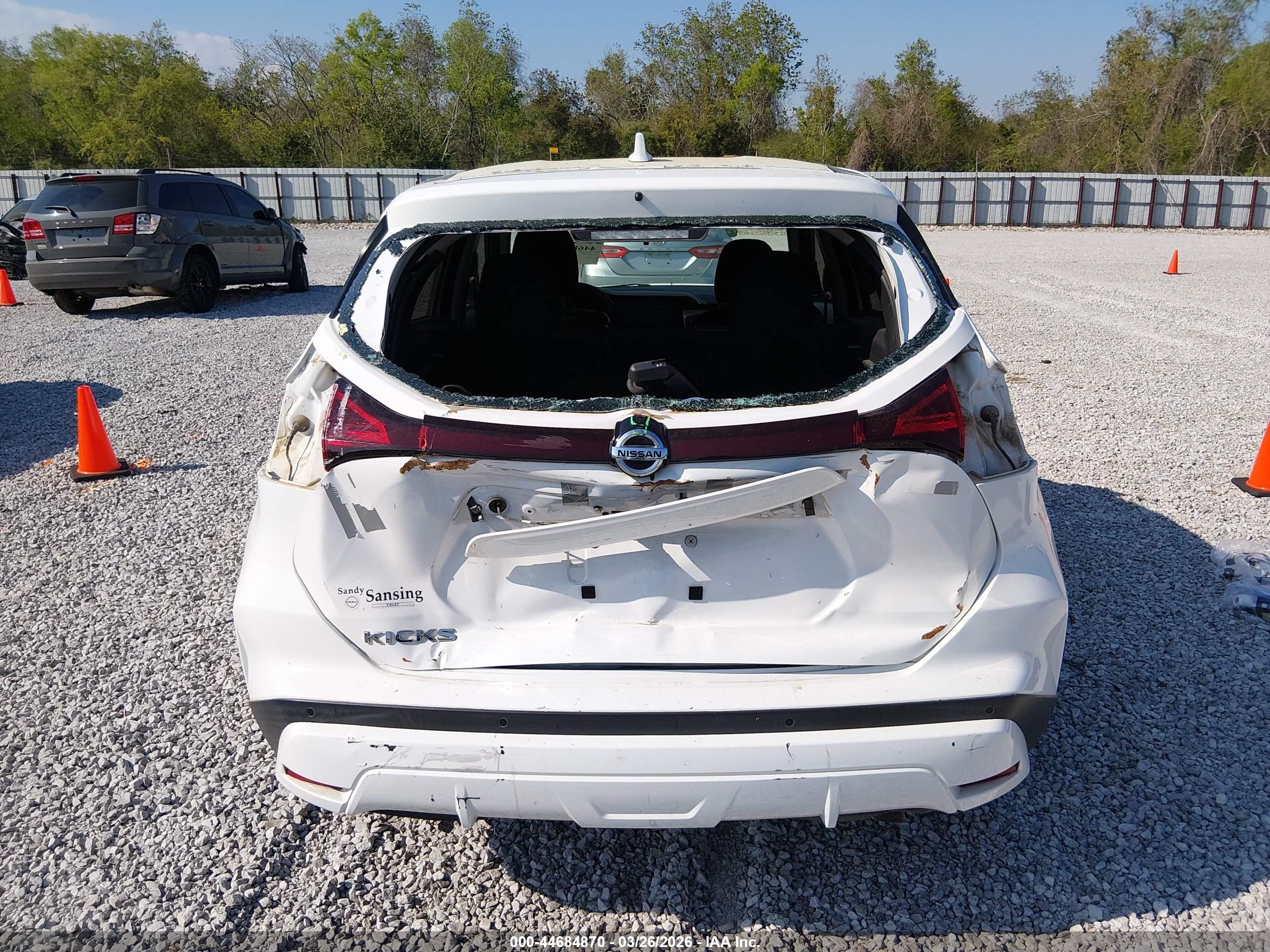 NISSAN KICKS image 6