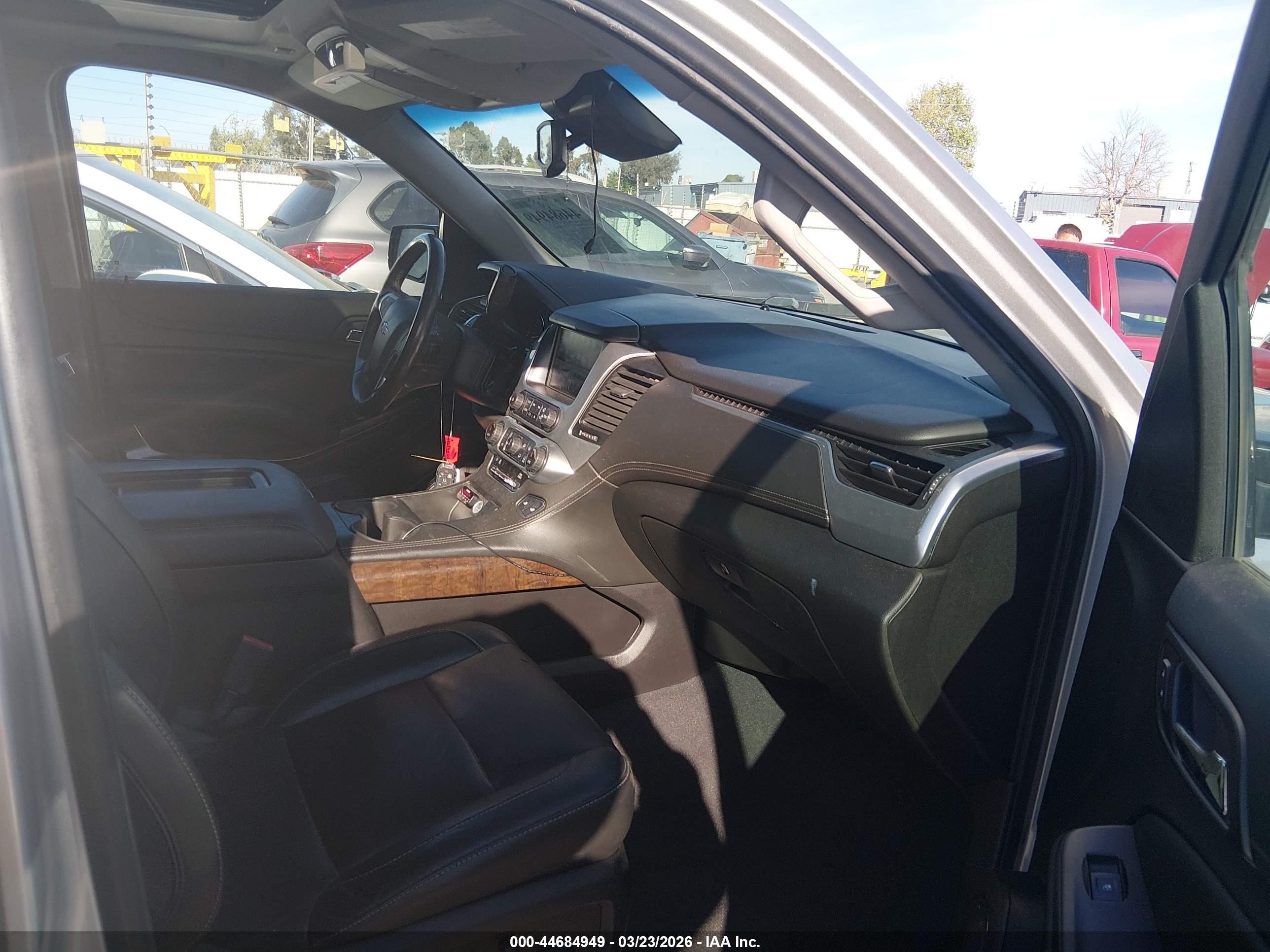 CHEVROLET SUBURBAN image 5