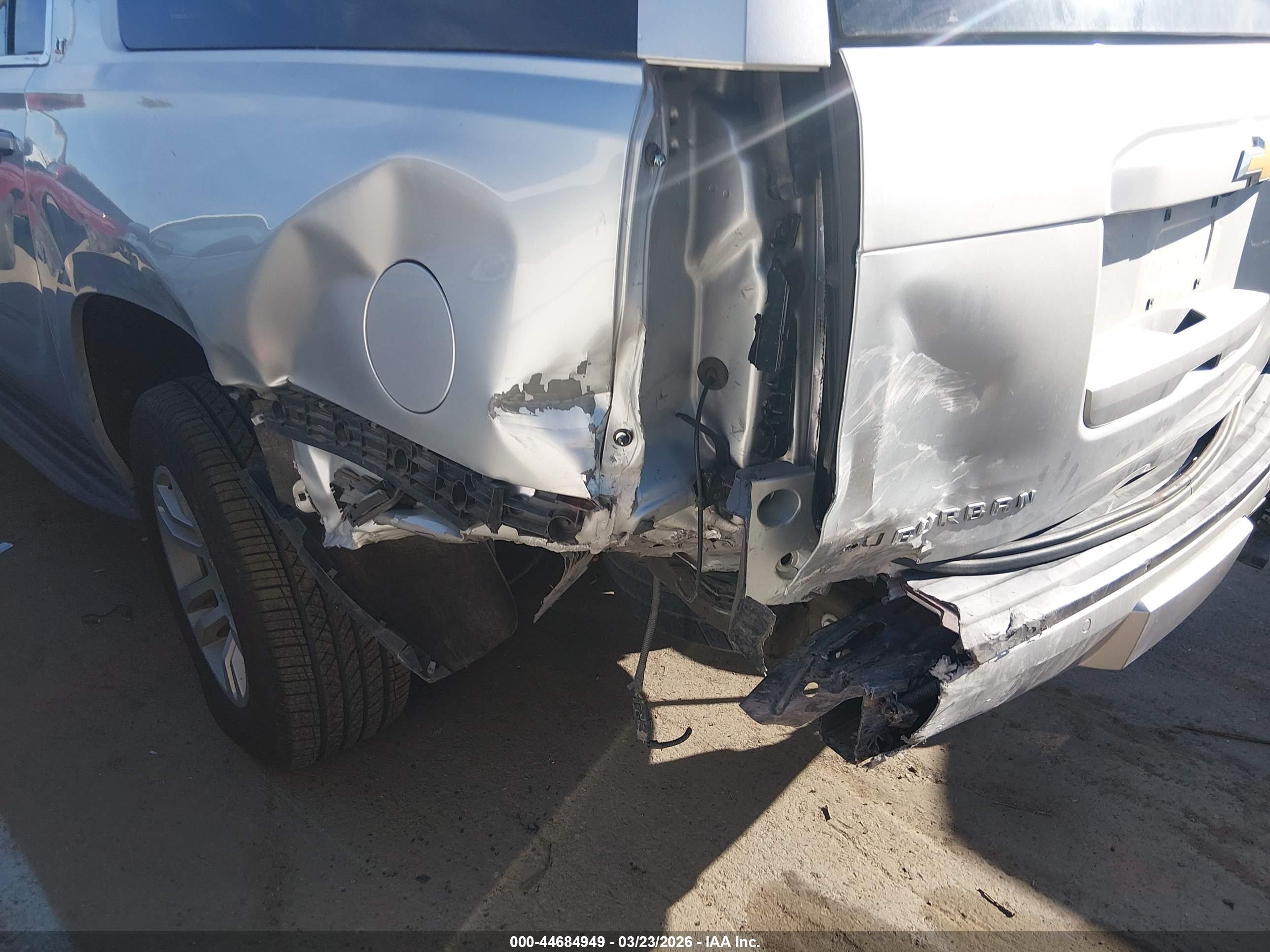 CHEVROLET SUBURBAN image 6