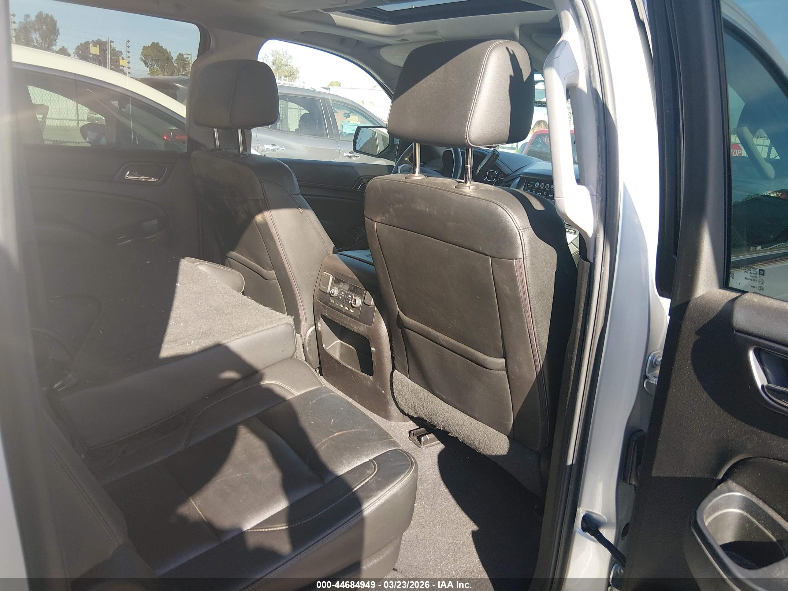 CHEVROLET SUBURBAN image 8