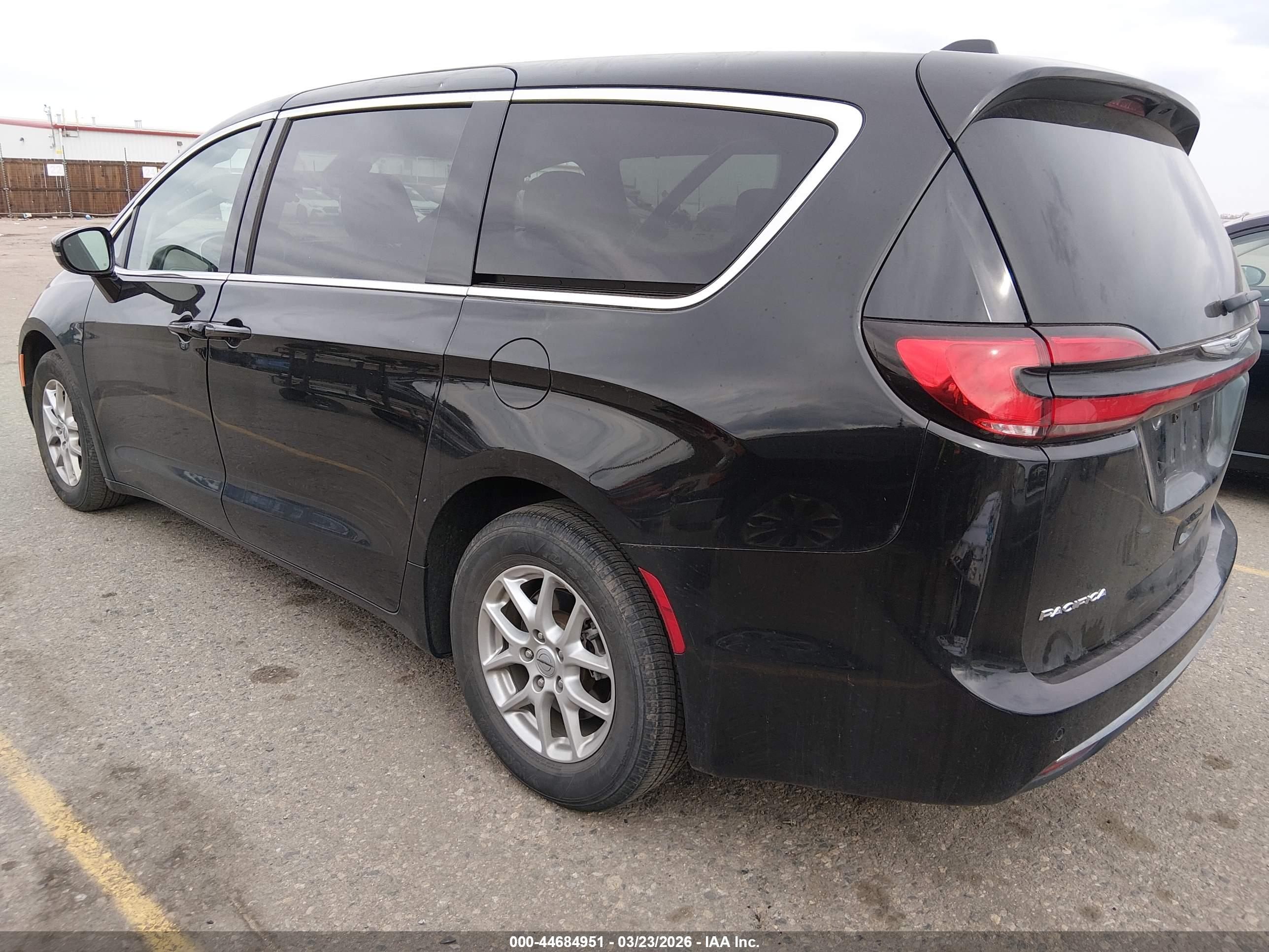 CHRYSLER PACIFICA image 3