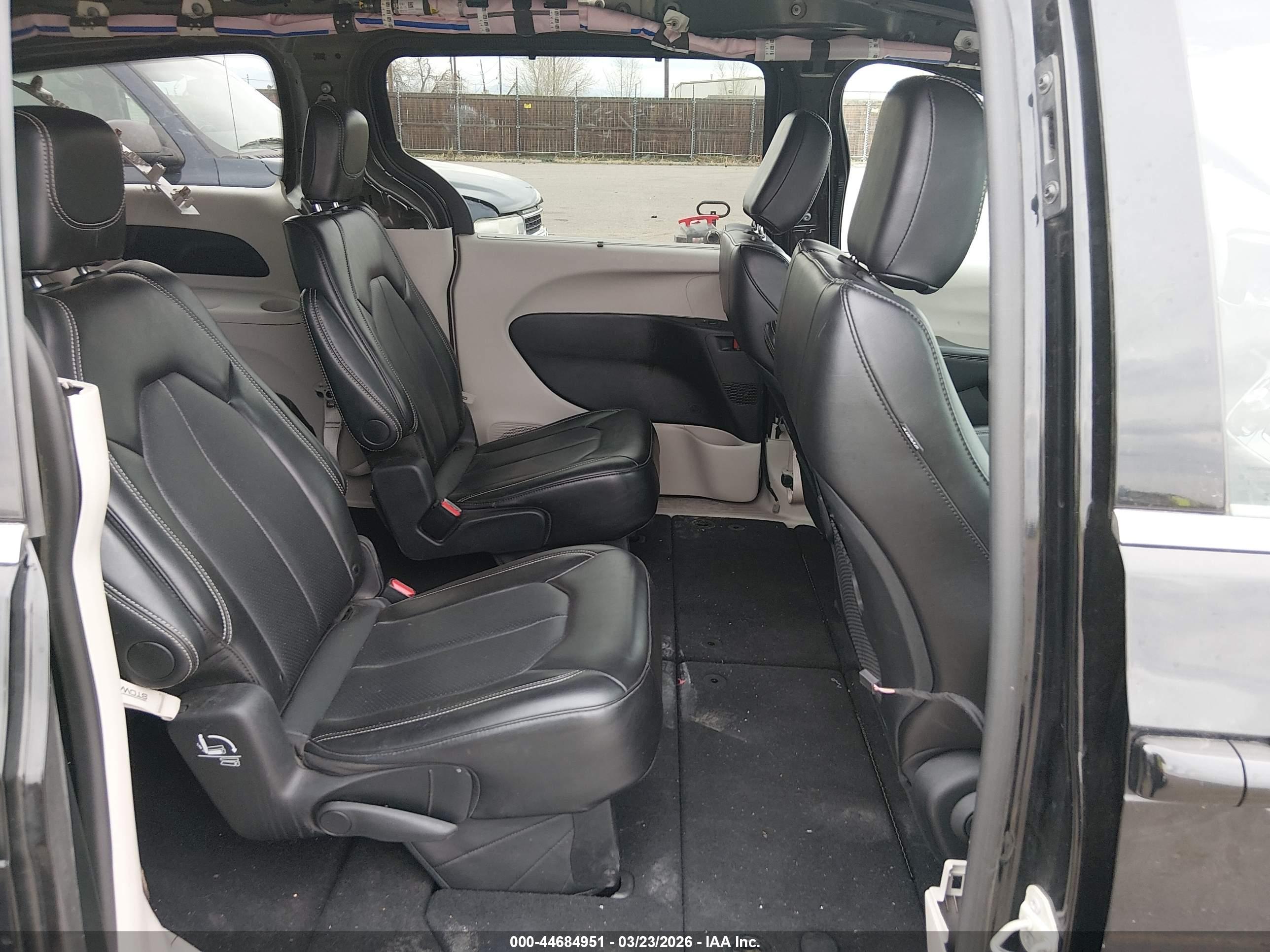 CHRYSLER PACIFICA image 8