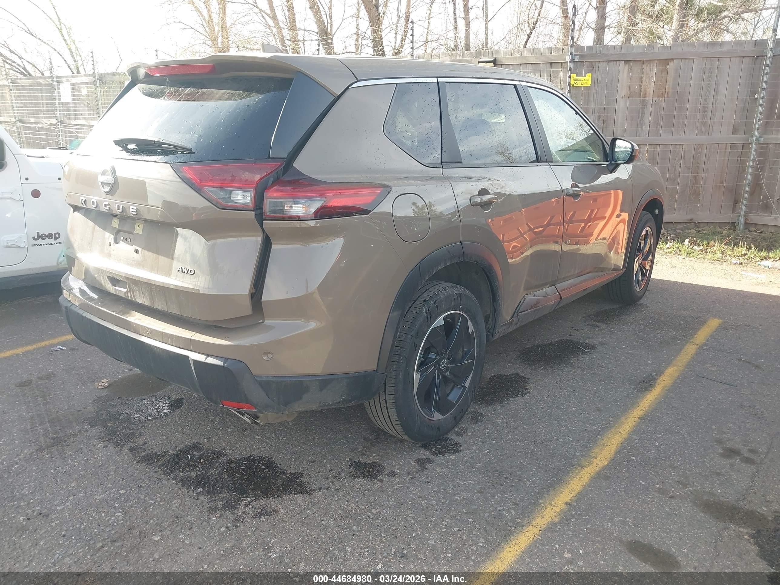NISSAN ROGUE image 4