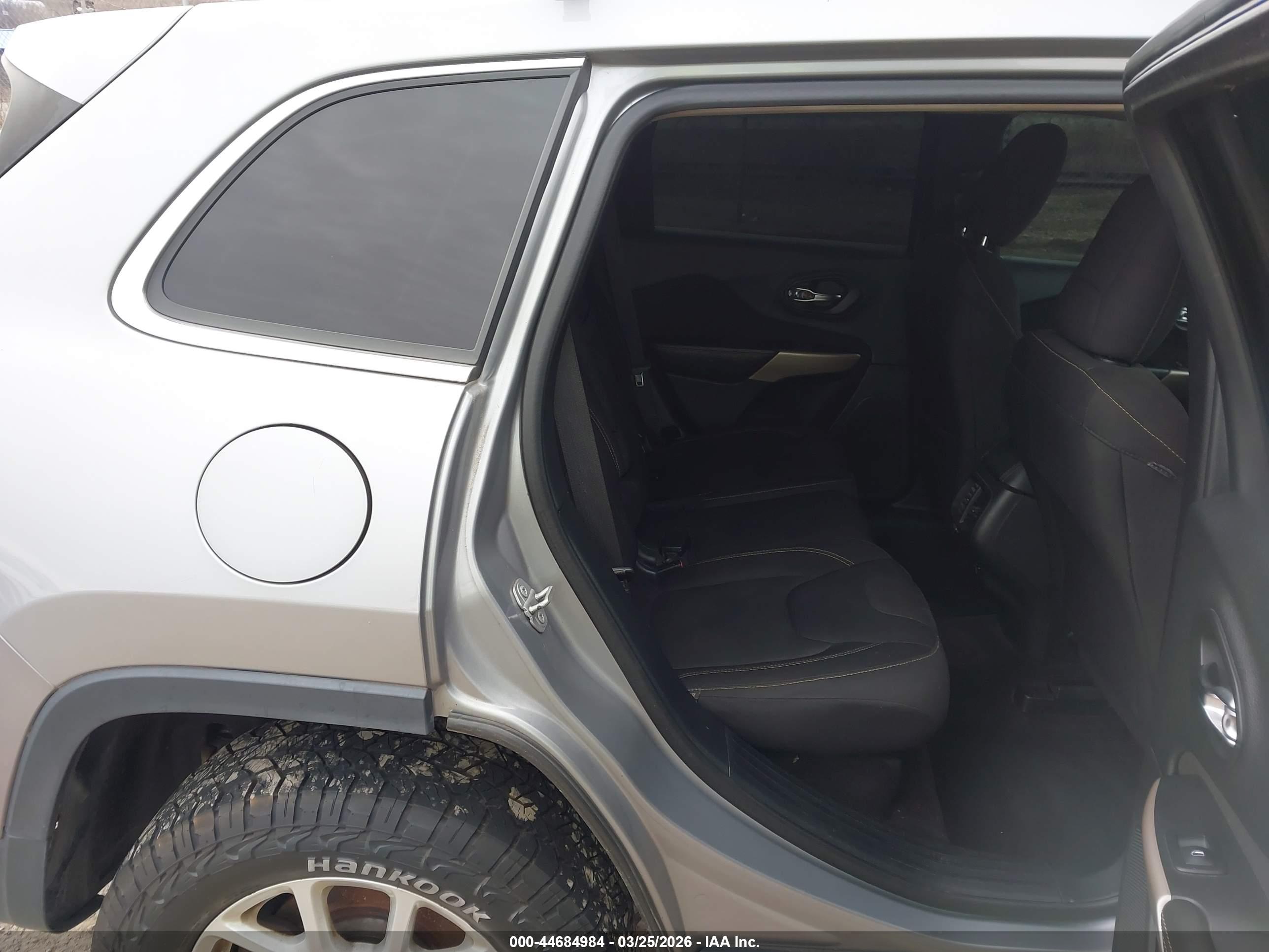 JEEP CHEROKEE image 8