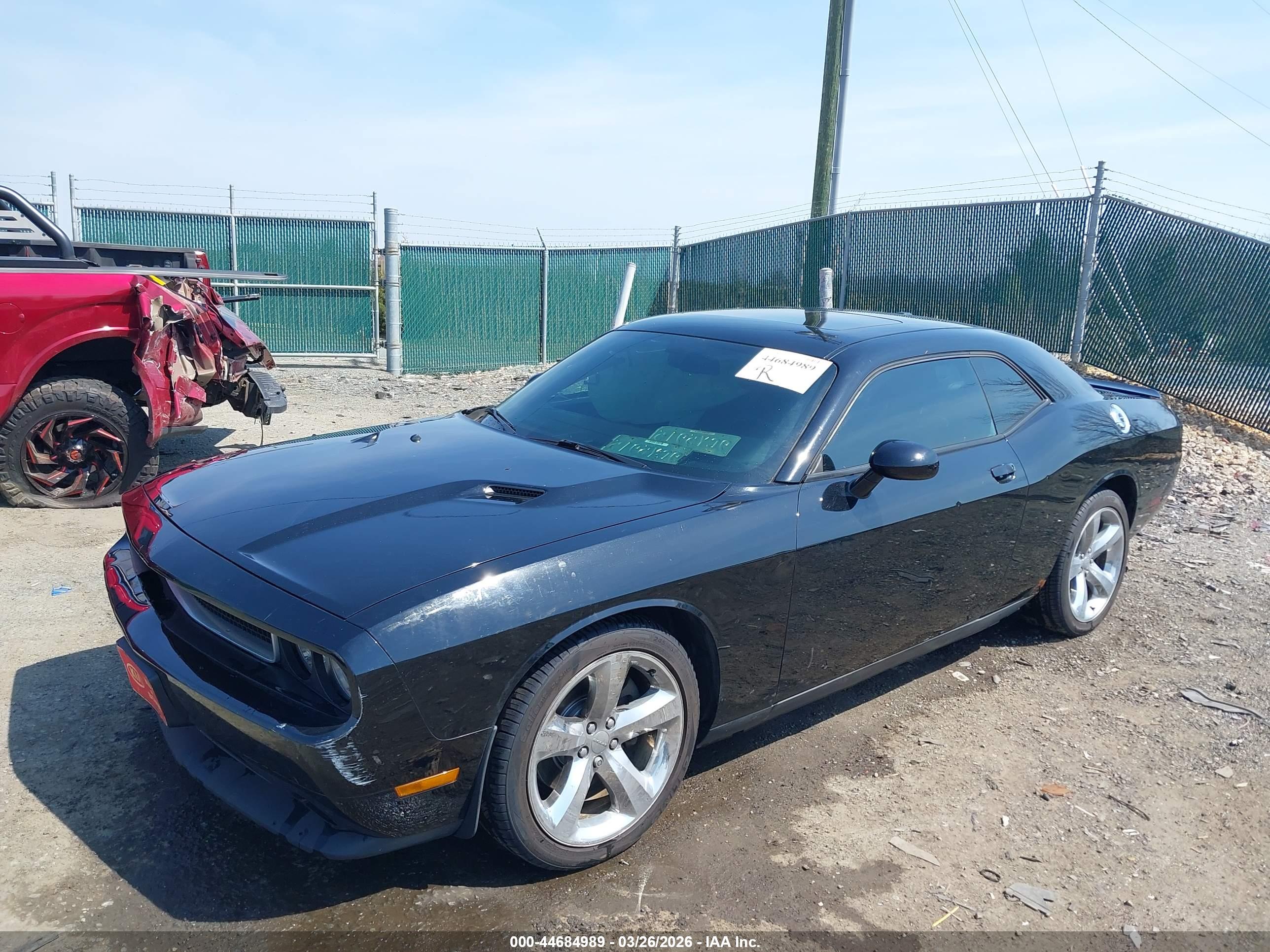 DODGE CHALLENGER image 2