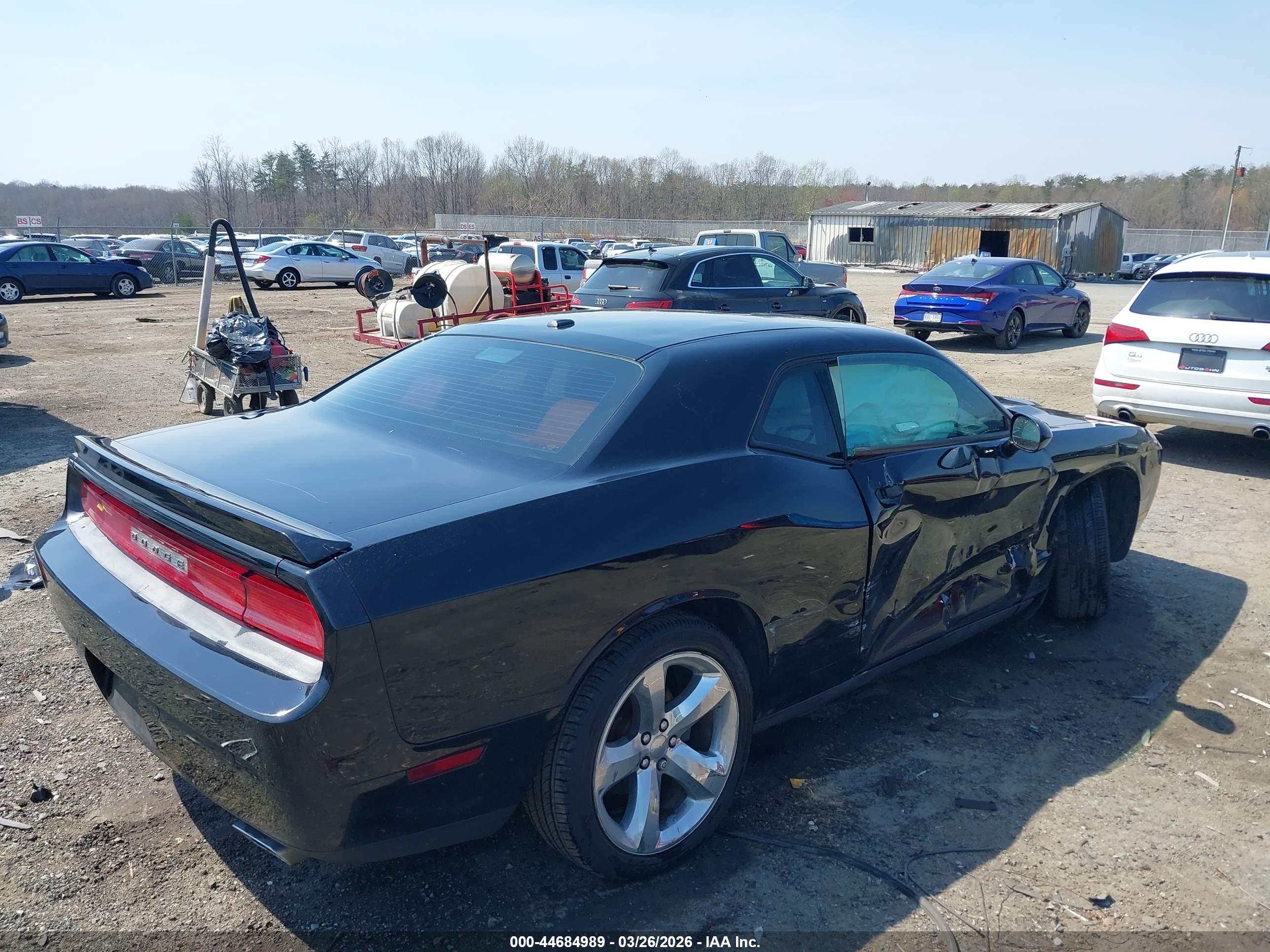 DODGE CHALLENGER image 4
