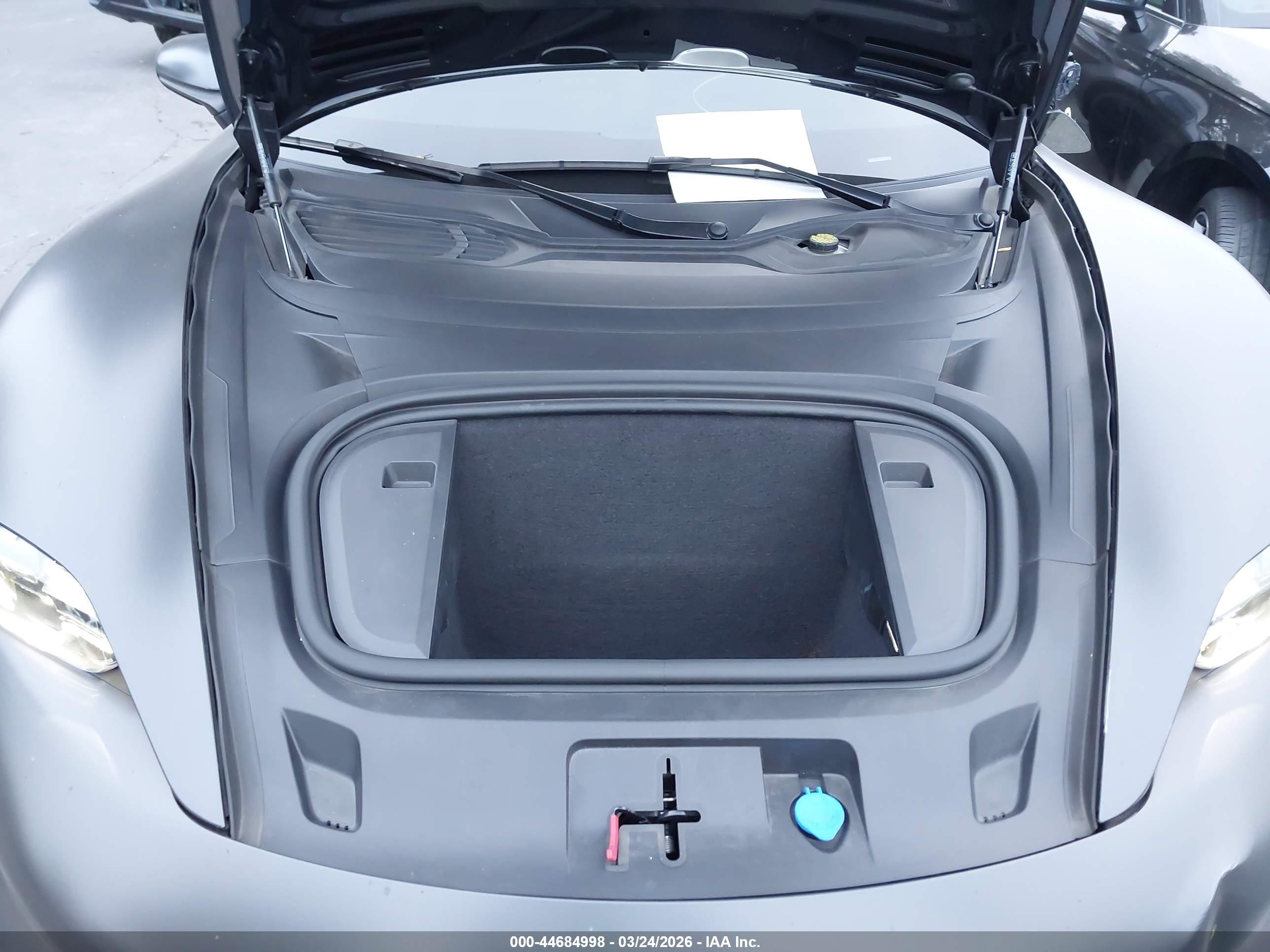 PORSCHE TAYCAN image 10