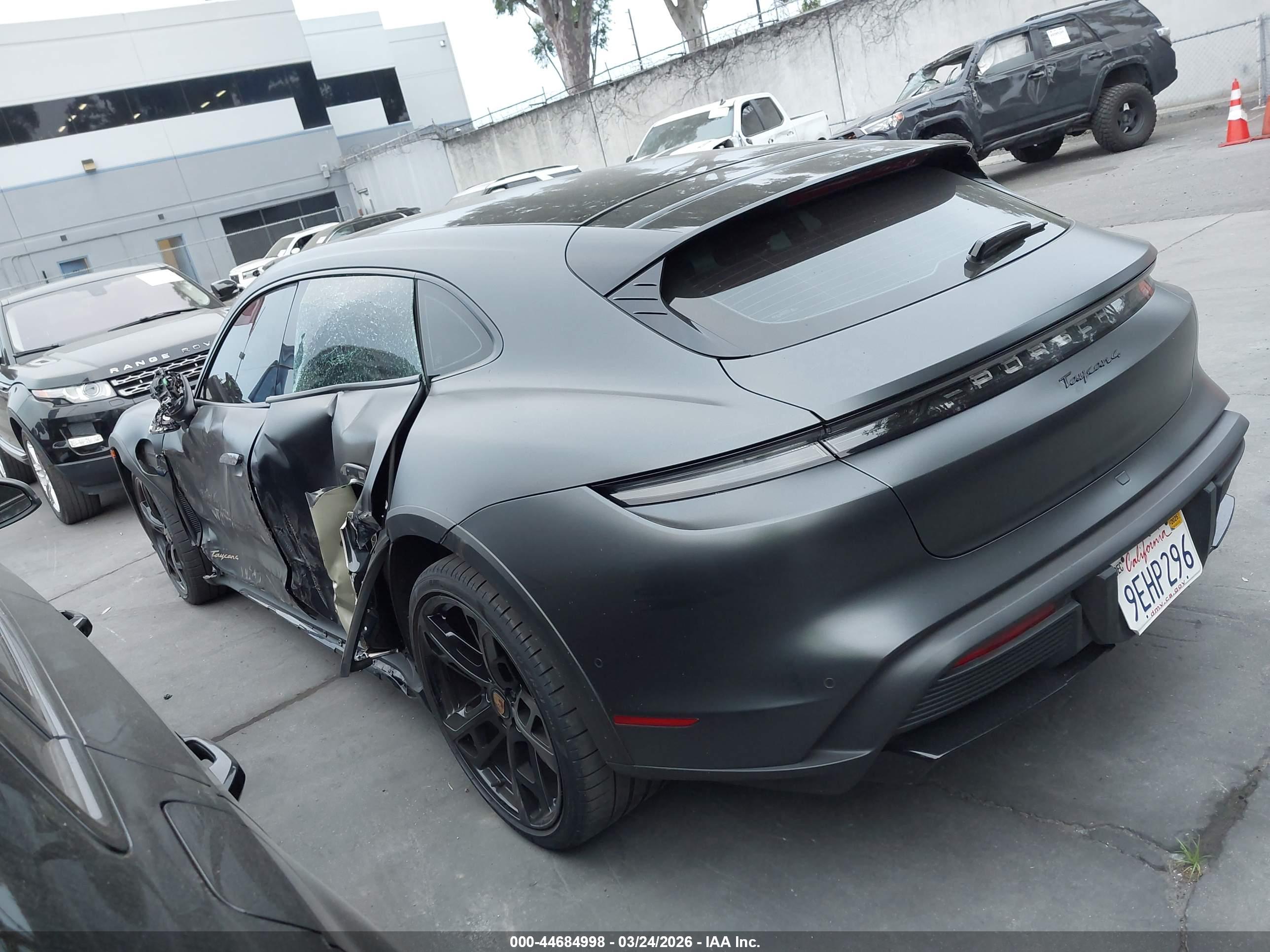 PORSCHE TAYCAN image 3