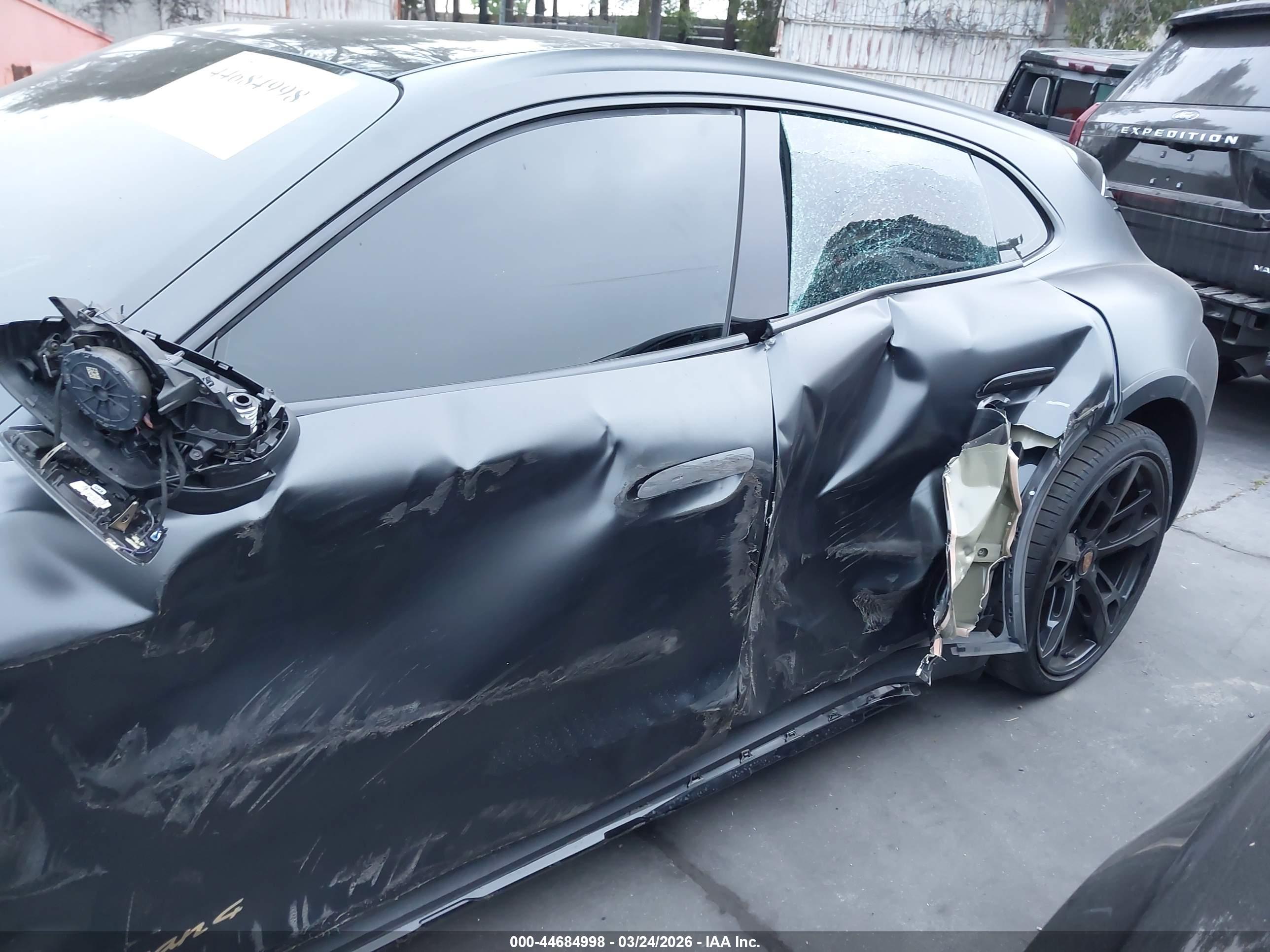 PORSCHE TAYCAN image 6