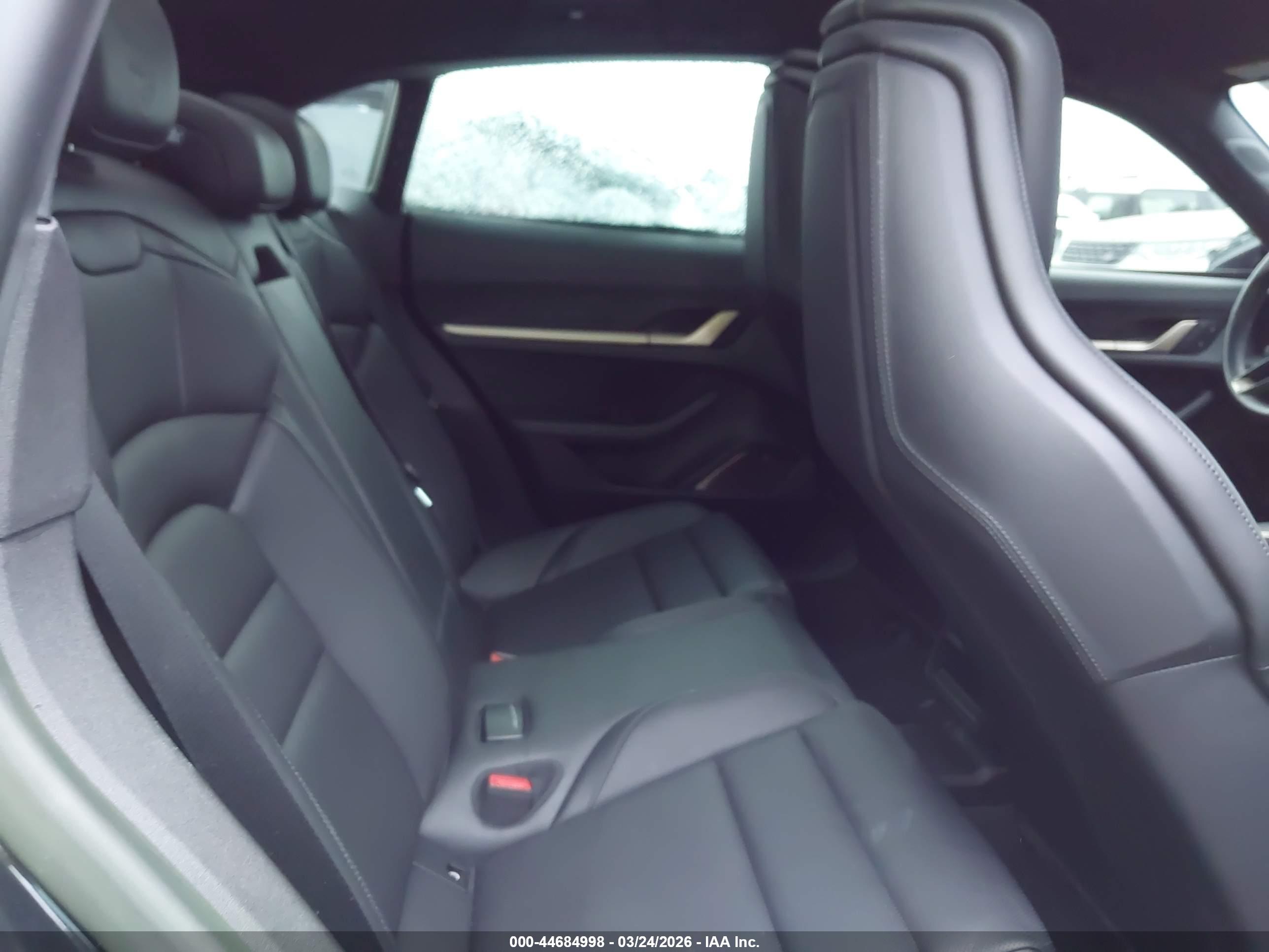 PORSCHE TAYCAN image 8
