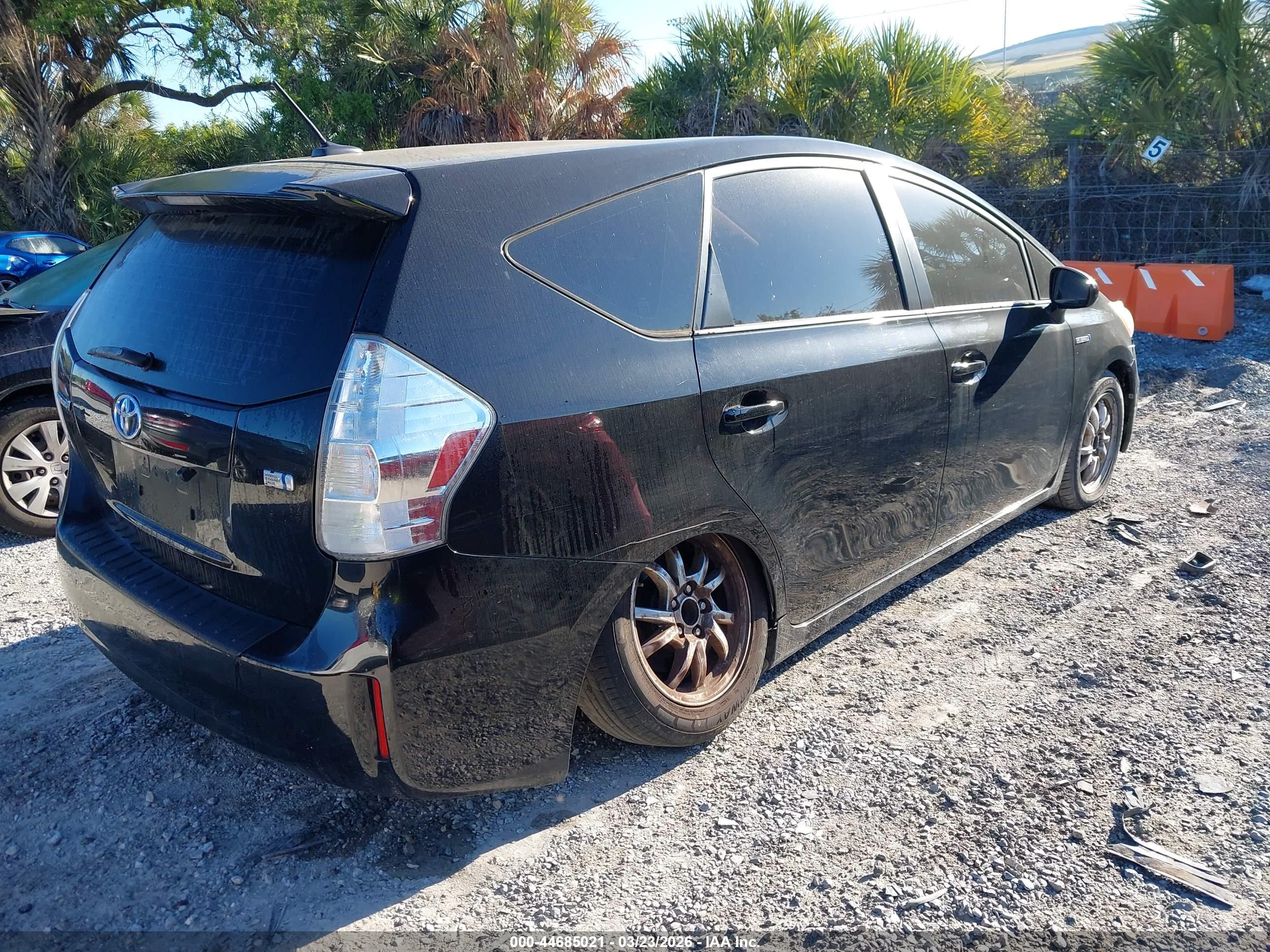 TOYOTA PRIUS image 4