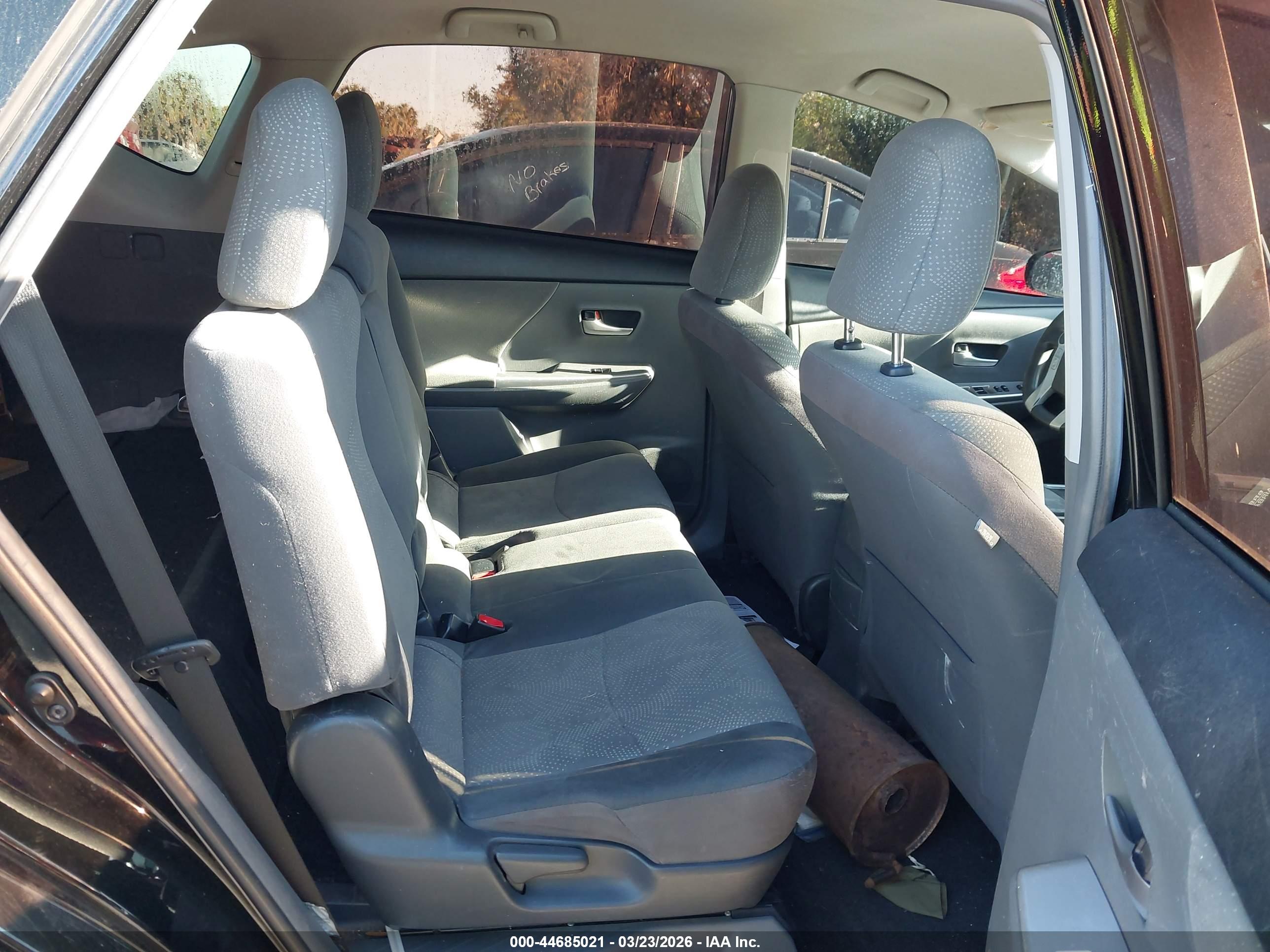 TOYOTA PRIUS image 8