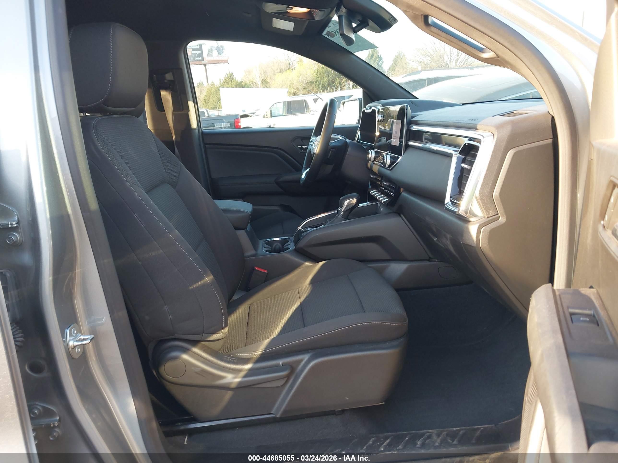 GMC CANYON image 5