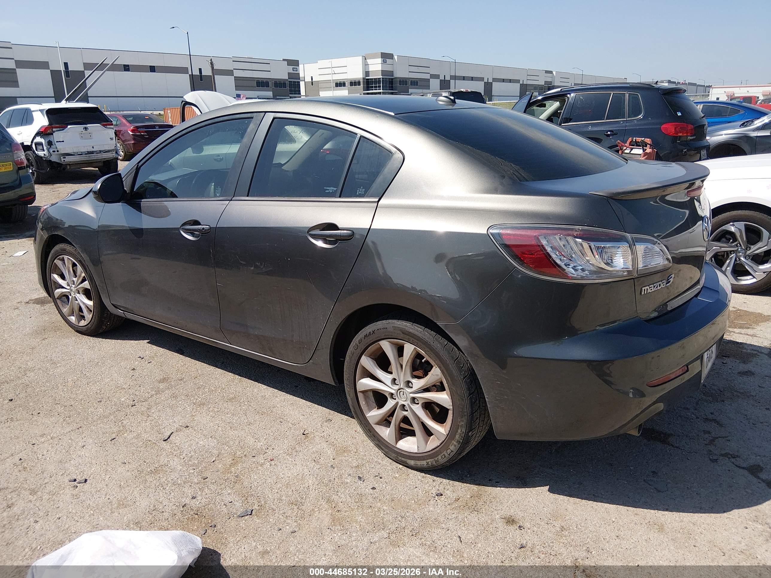 MAZDA MAZDA3 image 3