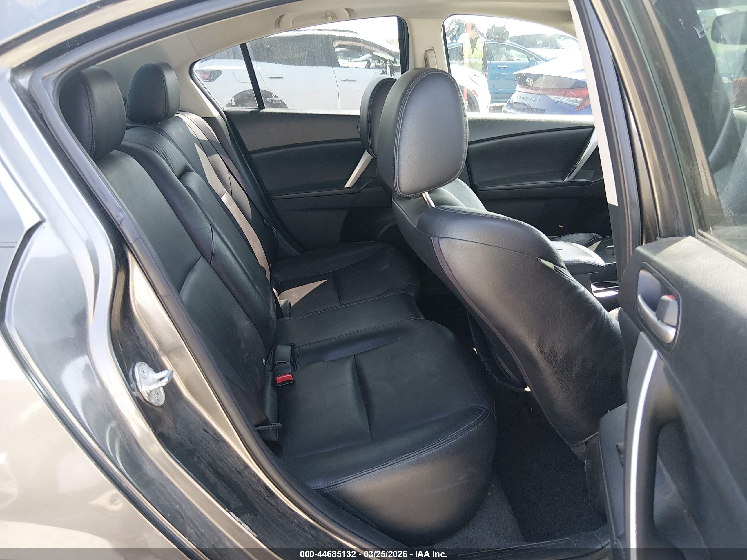 MAZDA MAZDA3 image 8