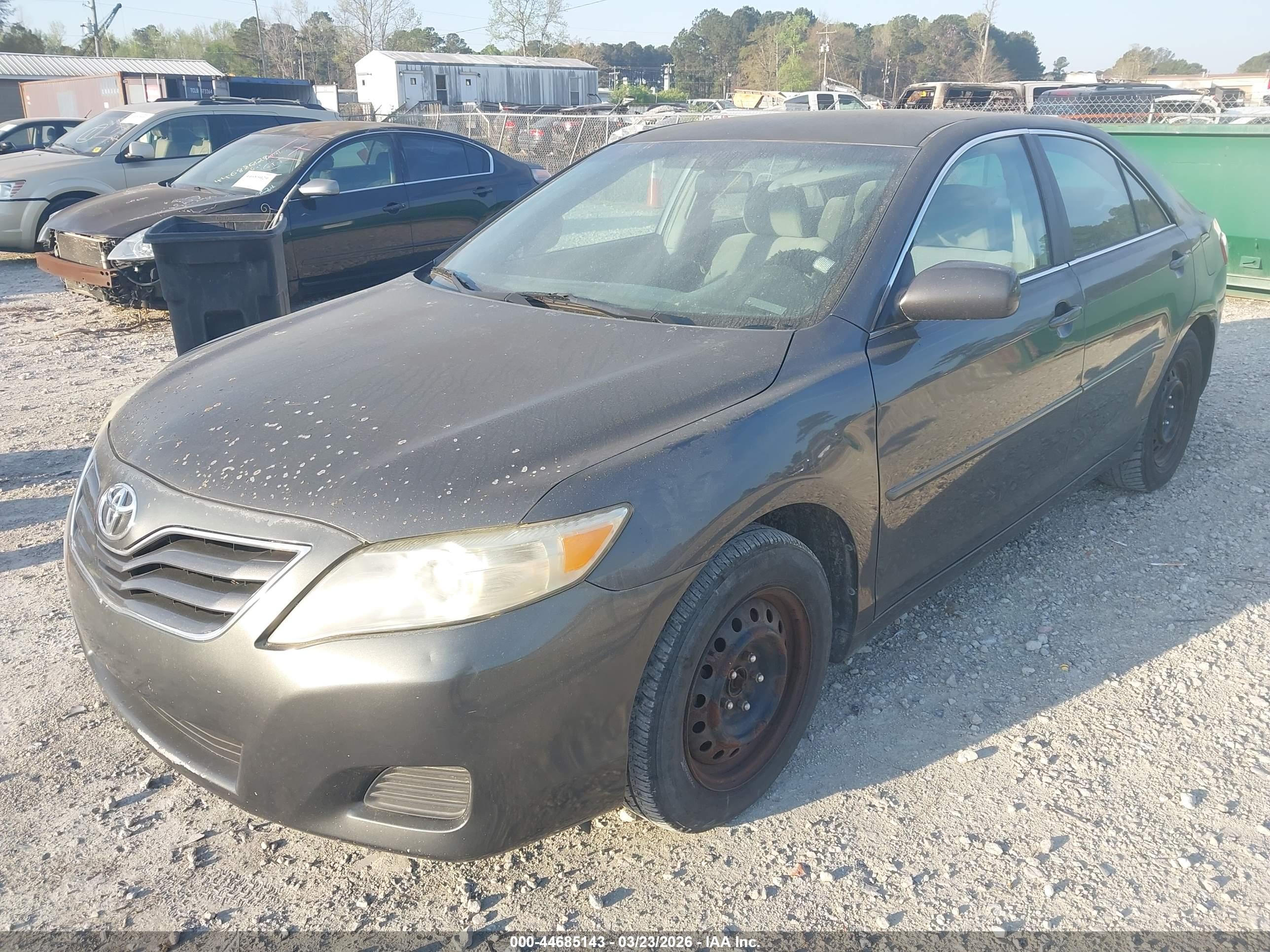 TOYOTA CAMRY image 2