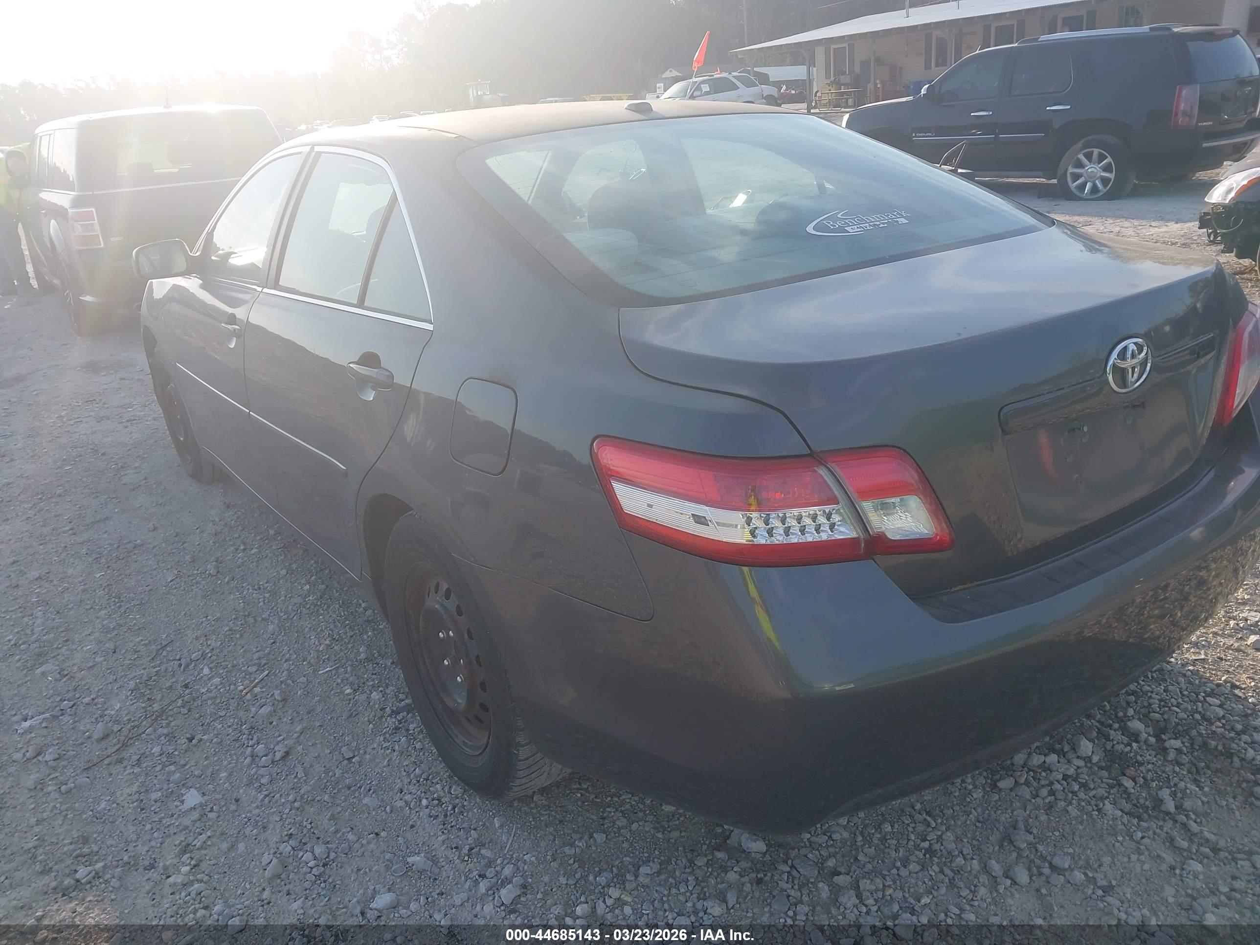 TOYOTA CAMRY image 3