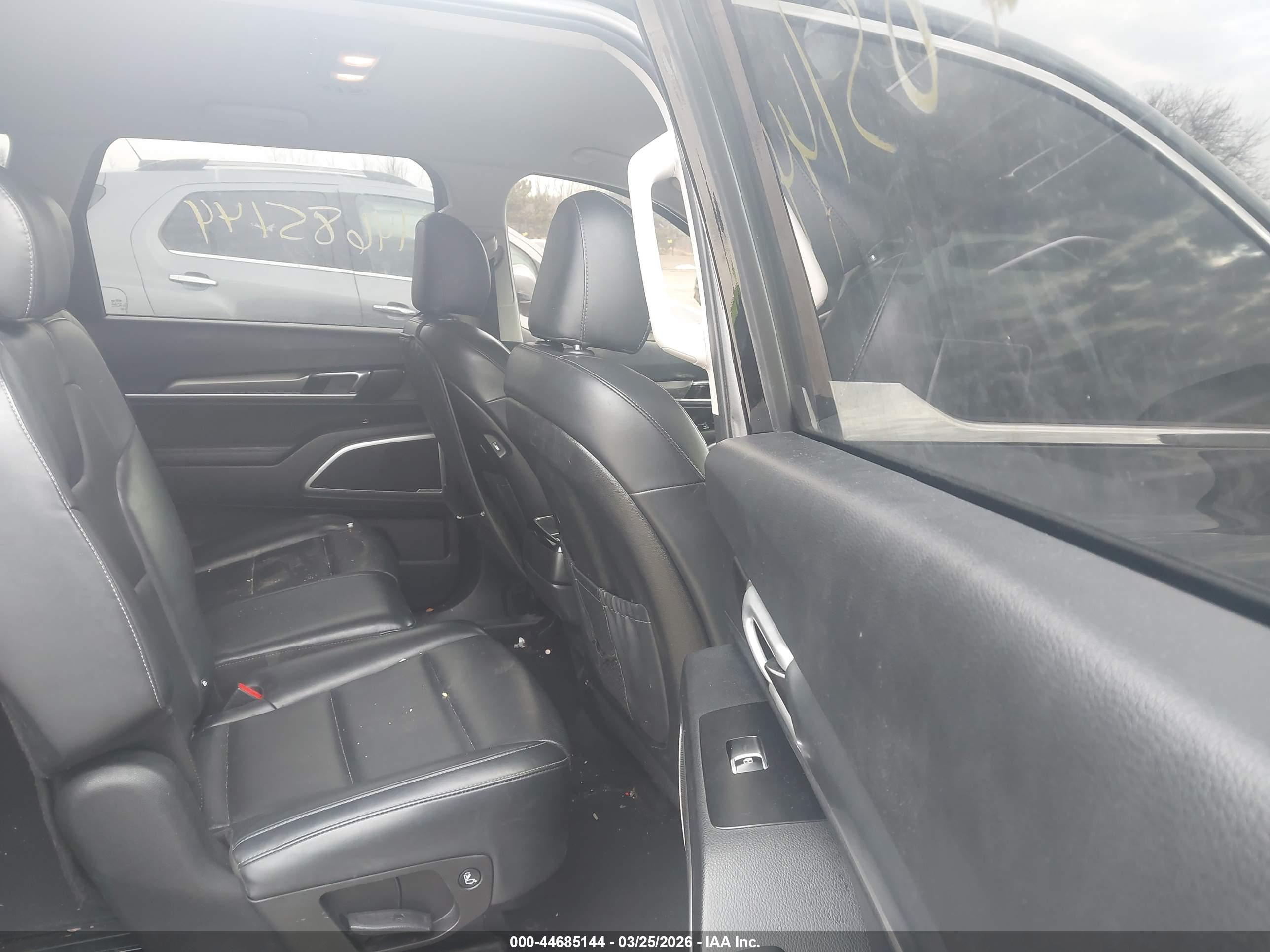KIA TELLURIDE image 8