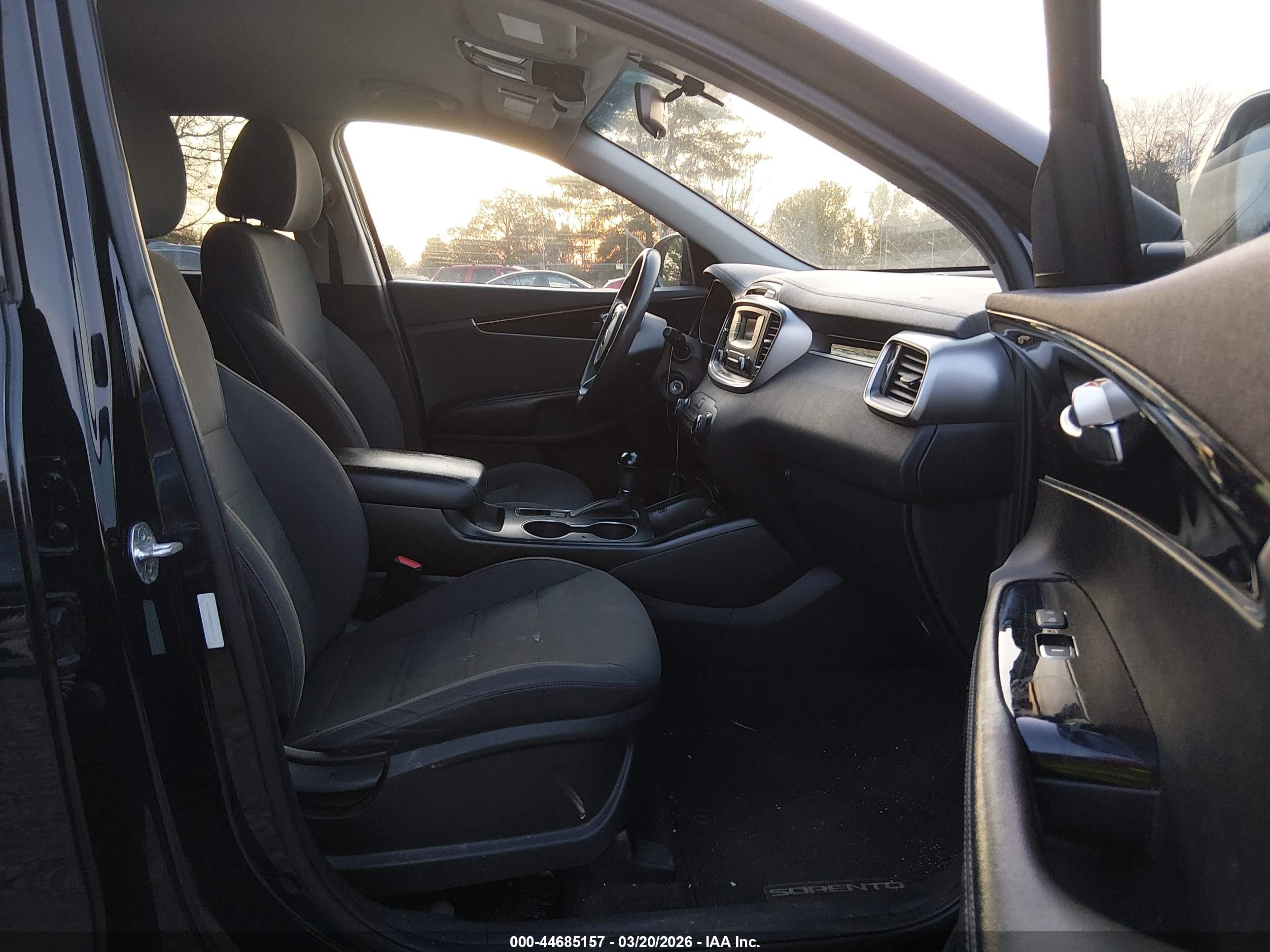 KIA SORENTO image 5
