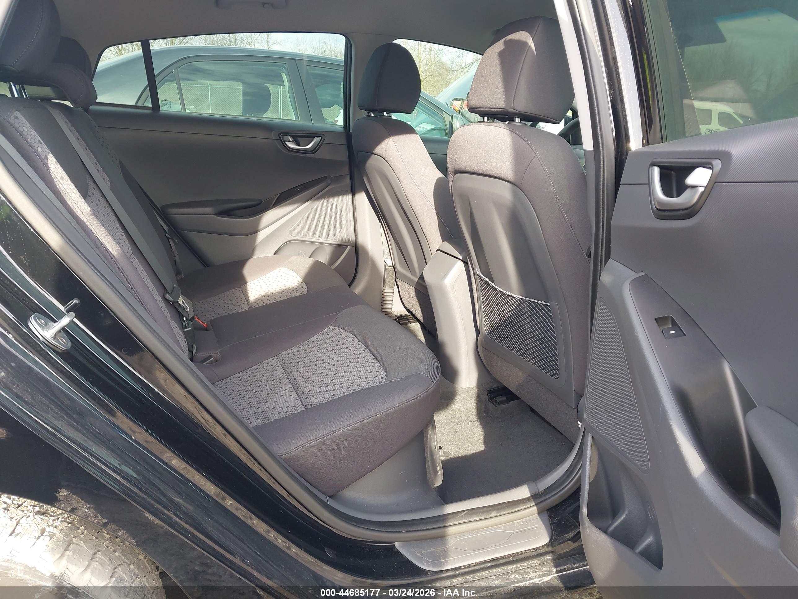 HYUNDAI IONIQ image 8